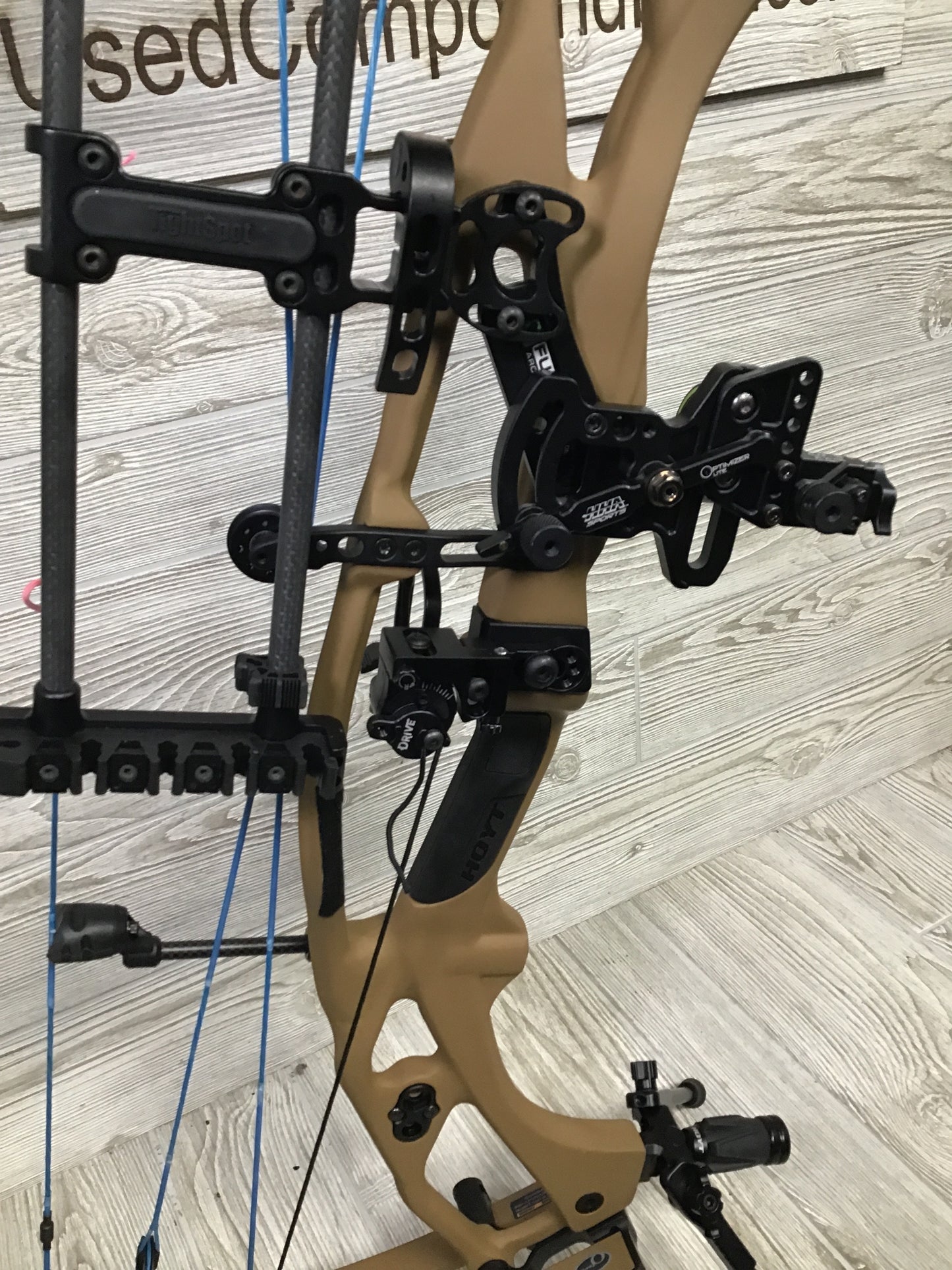 Hoyt RX-9 Ultra RH 60-70# Bourbon 28/70 Package