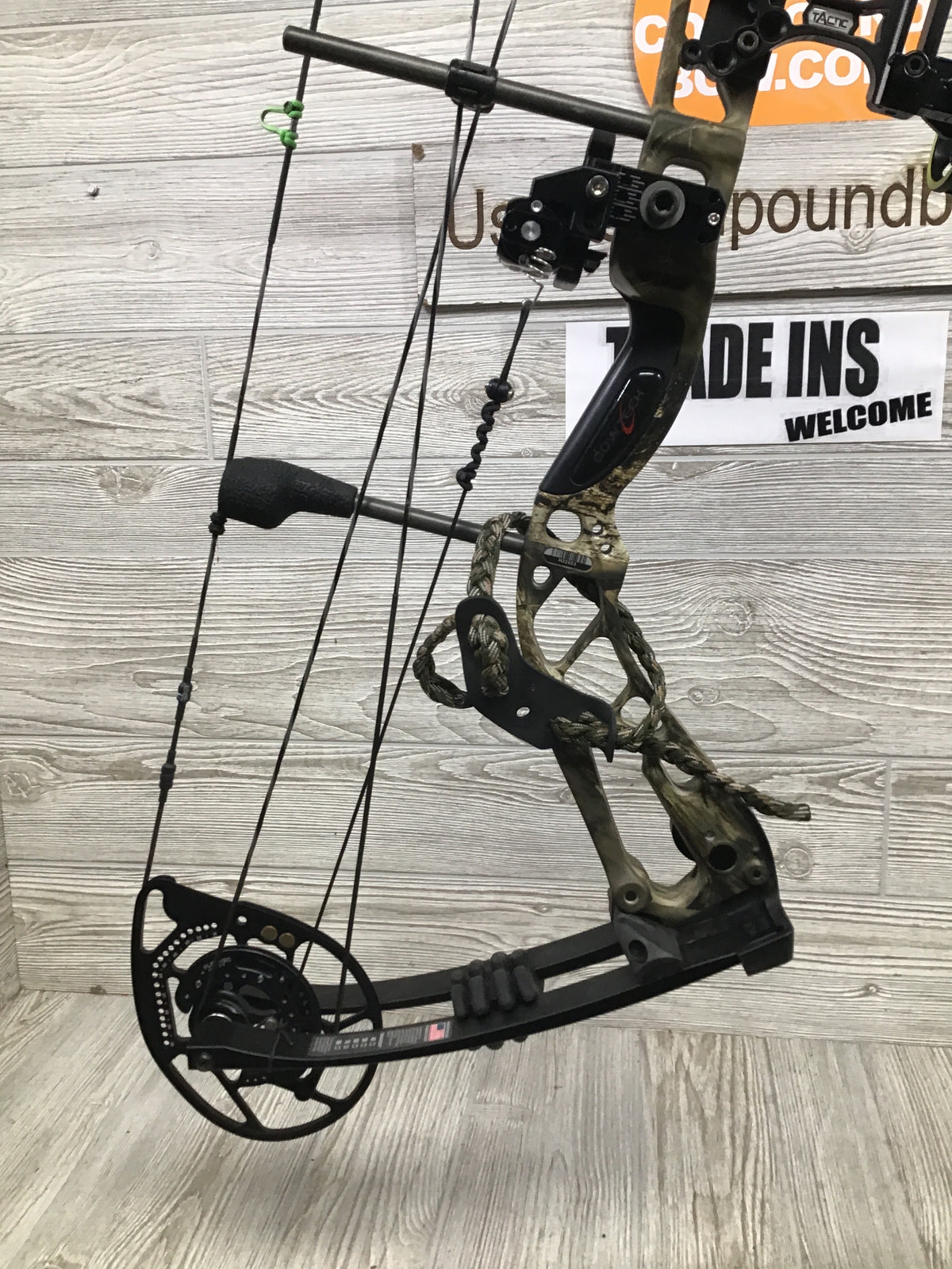 Bowtech Amplify Right Handed 21"-30" 8-70# Camo Package