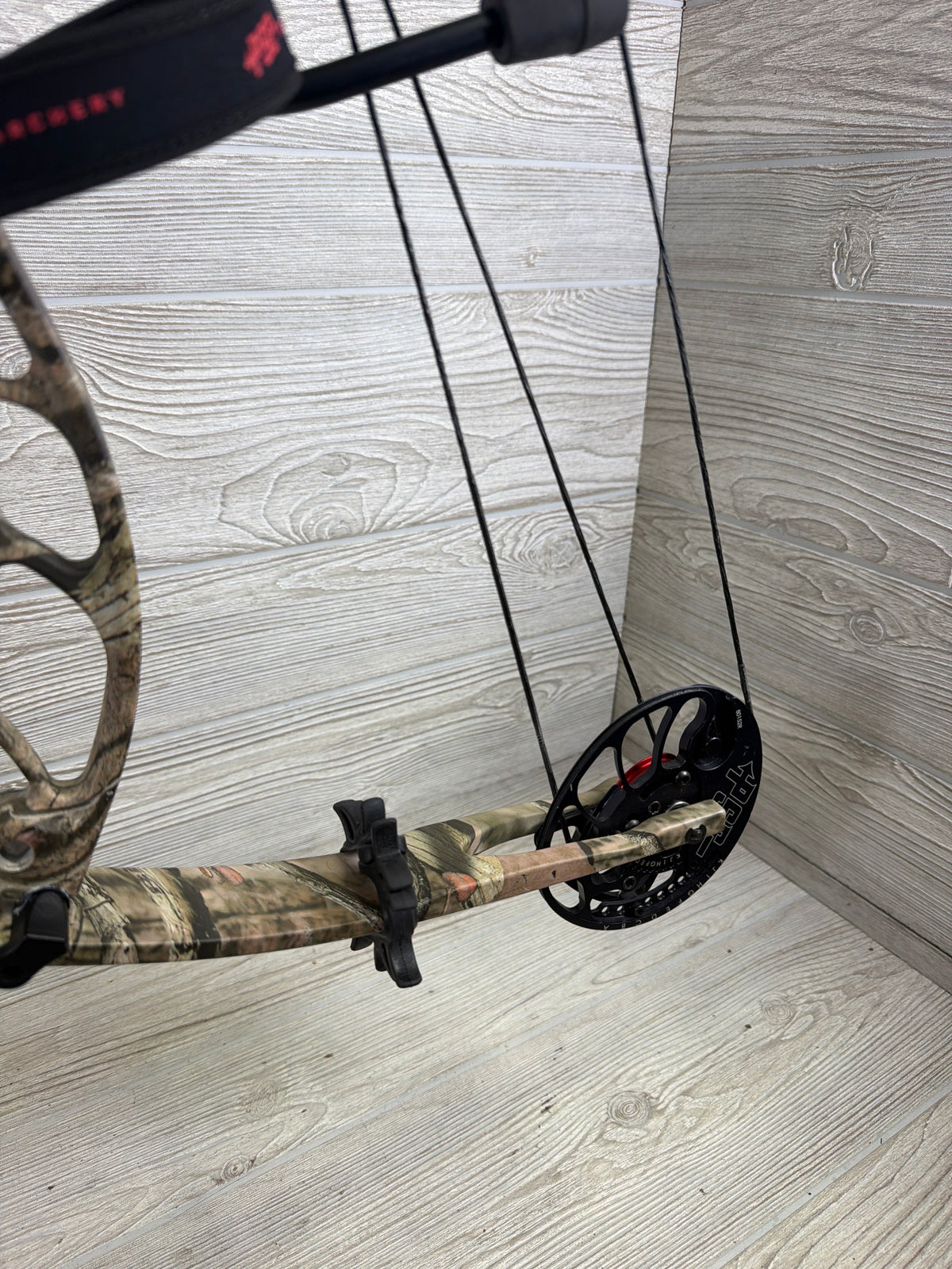 Used PSE Stinger 3G 29.5" 70lb Right Hand Bow Pkg