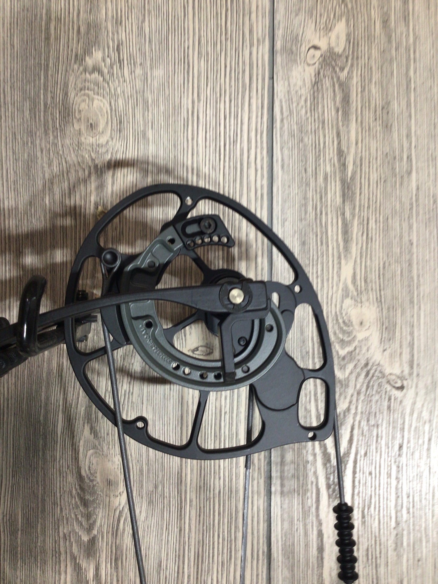 Used Elite HNTR33 Black RH Bow