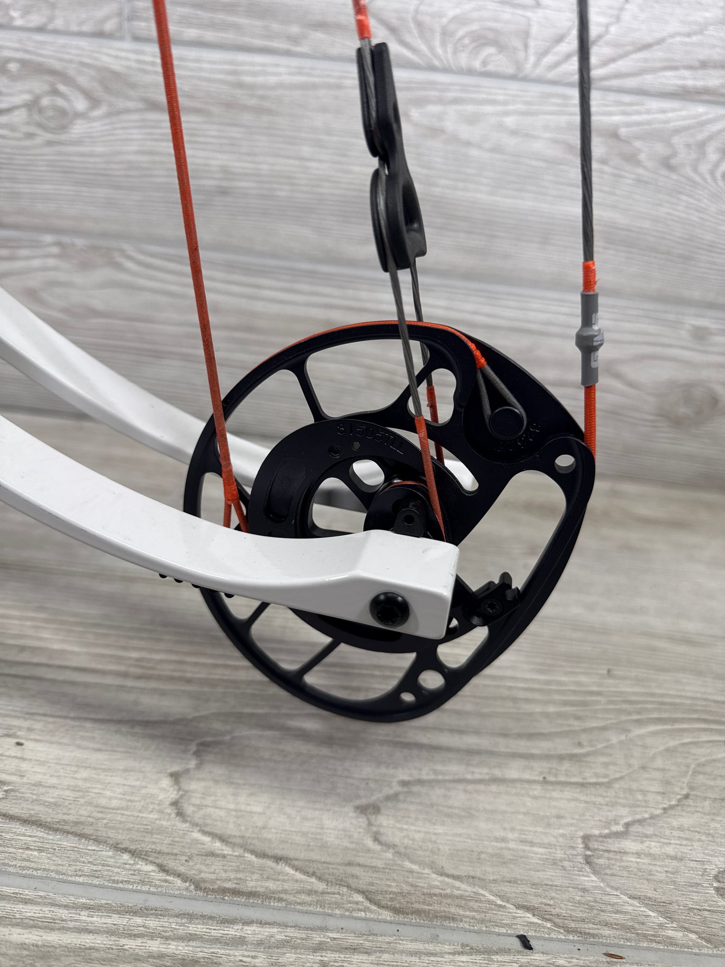 Used PSE Dominator DUO SE2 38 50-60# Charcoal W/White Limbs