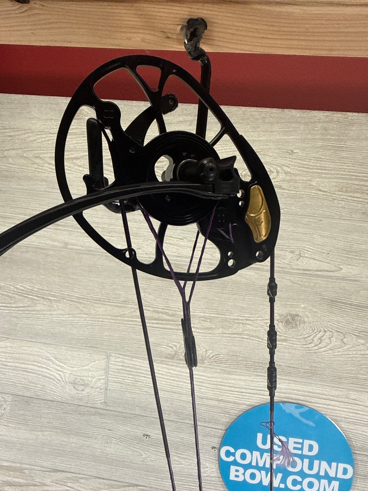 Used Mathews Title 38 (Gen 2) Teal Black Limbs custom purple strings RH
