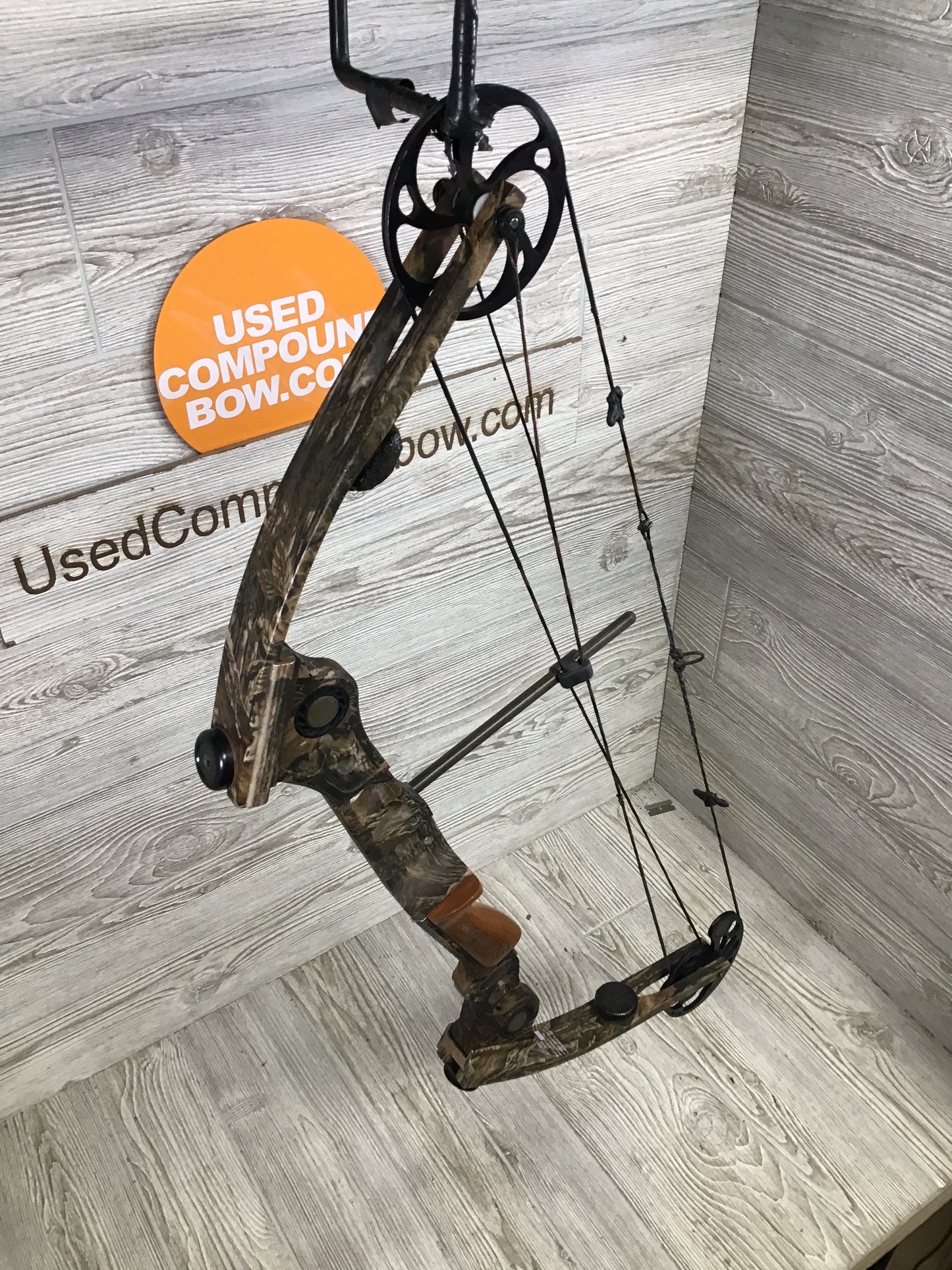 Used Mathews SQ2 Right Handed 30" 70lb Realtree