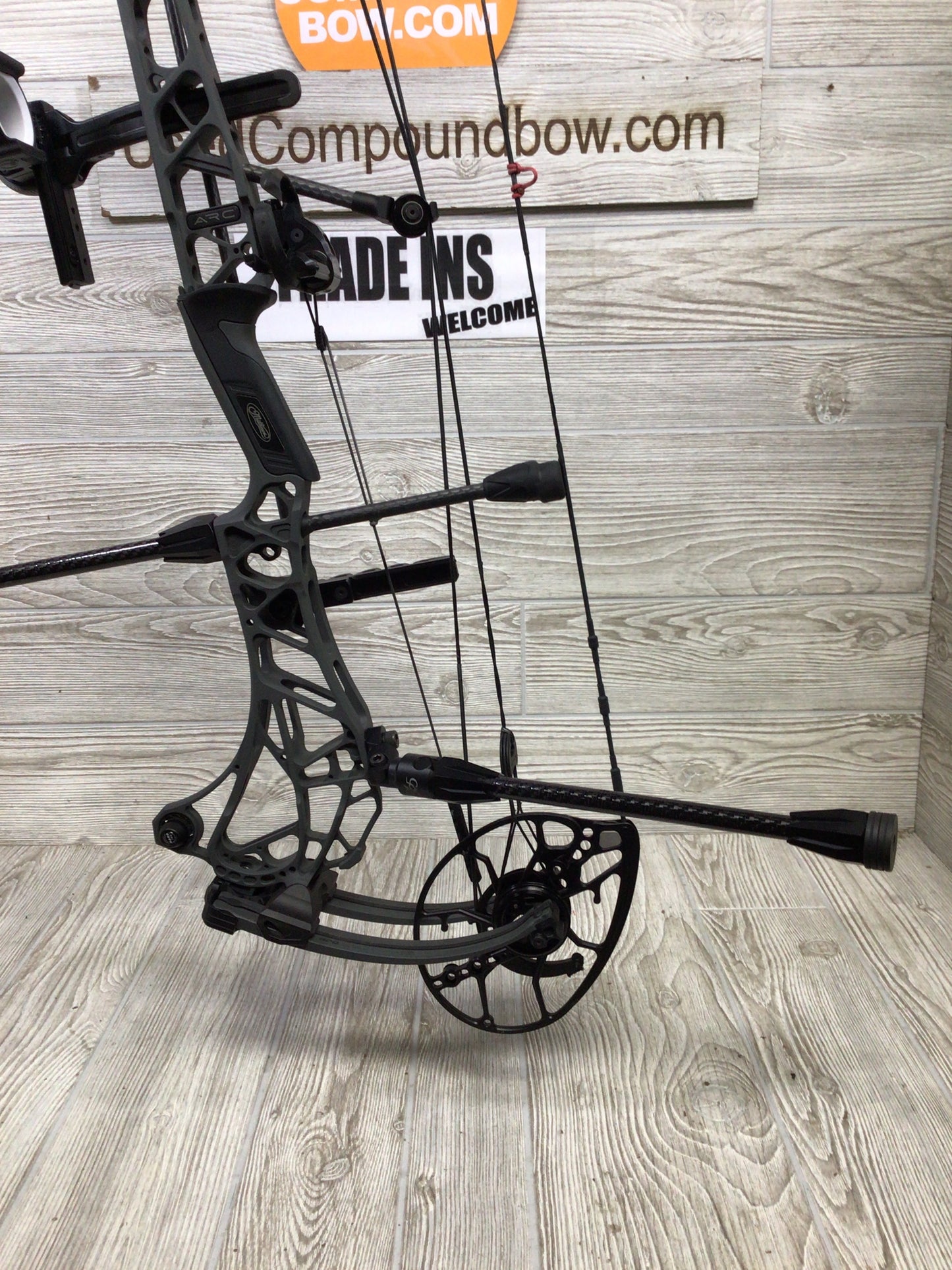Used Mathews ARC 34 Right Handed Shale 28.5"/75# LOADED PACKAGE