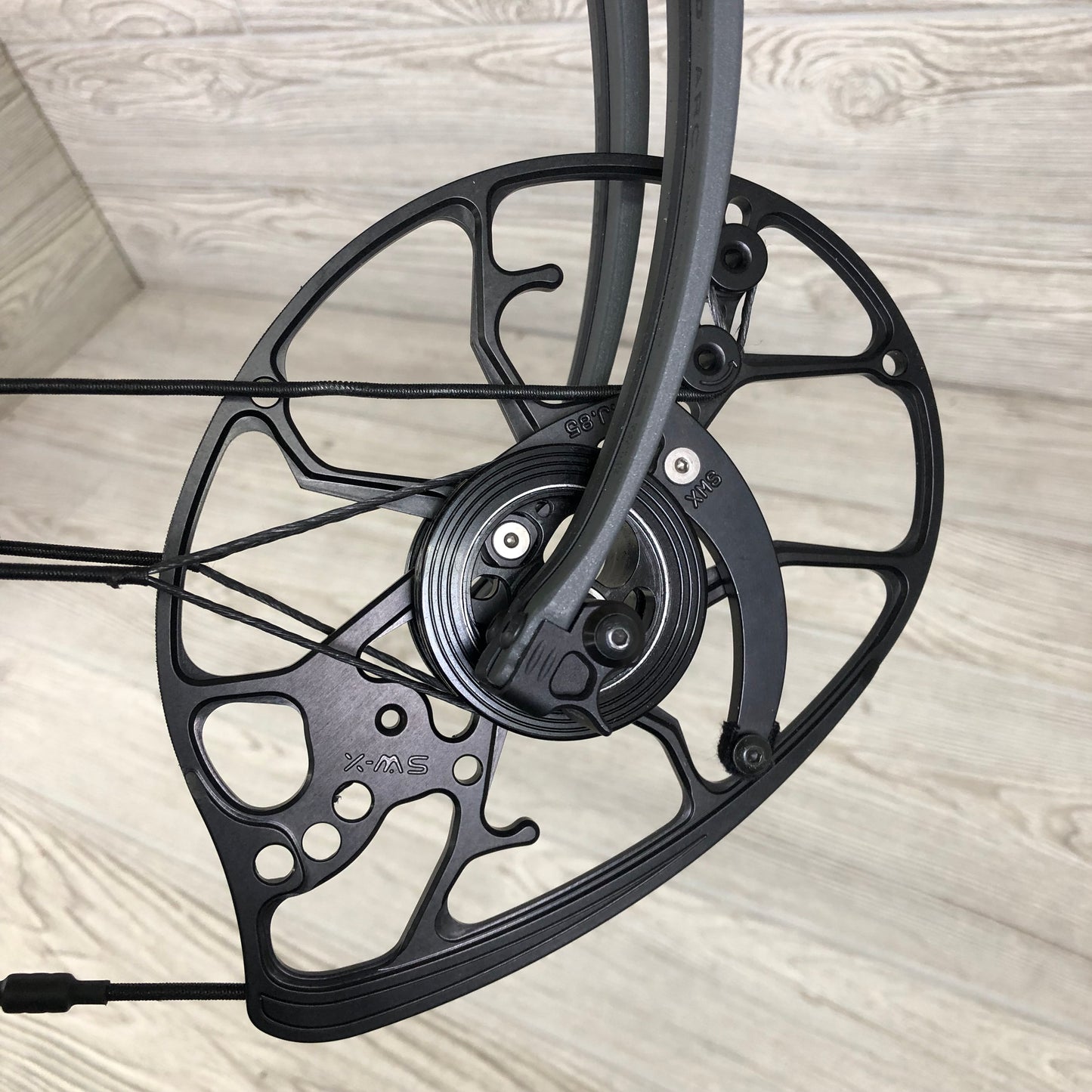 Used Mathews Lift X 33 Shale Right Hand with ultra view grip