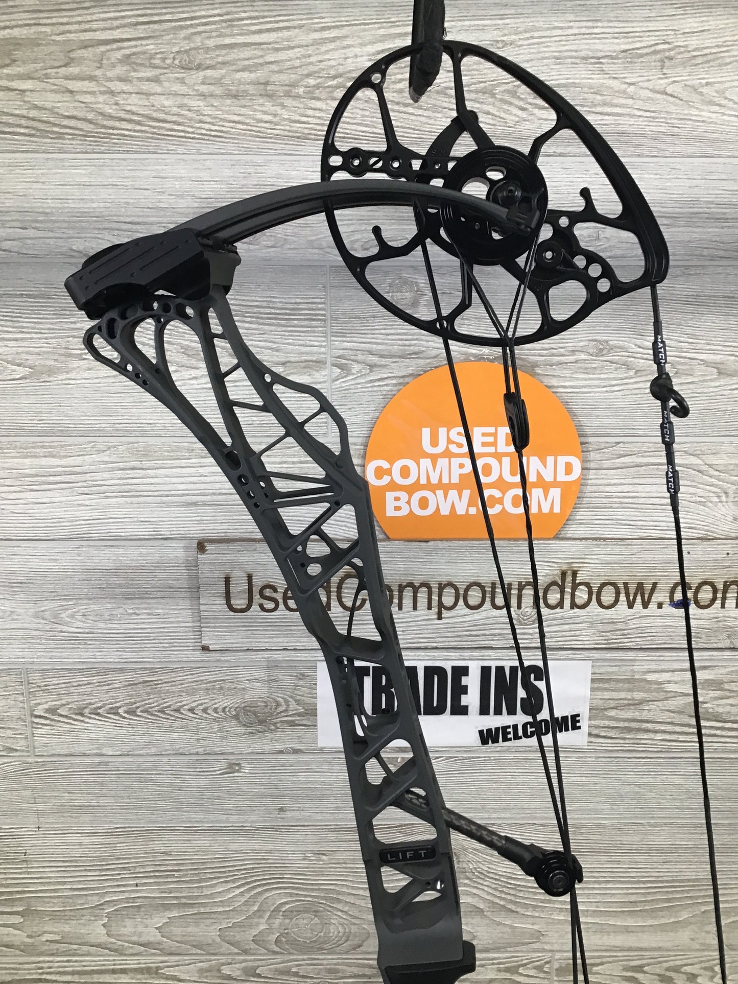 Used Mathews Lift X 29.5 Right Hand Shale 28.5/70