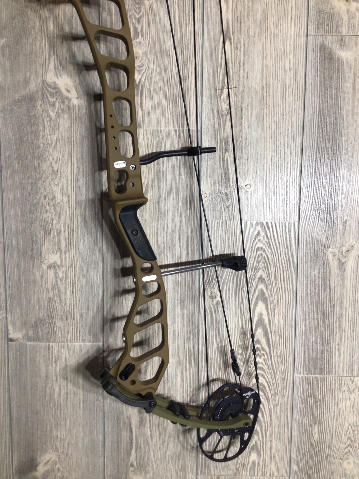Used PSE Drive NXT RH 24-31" 60-70lbs Bow