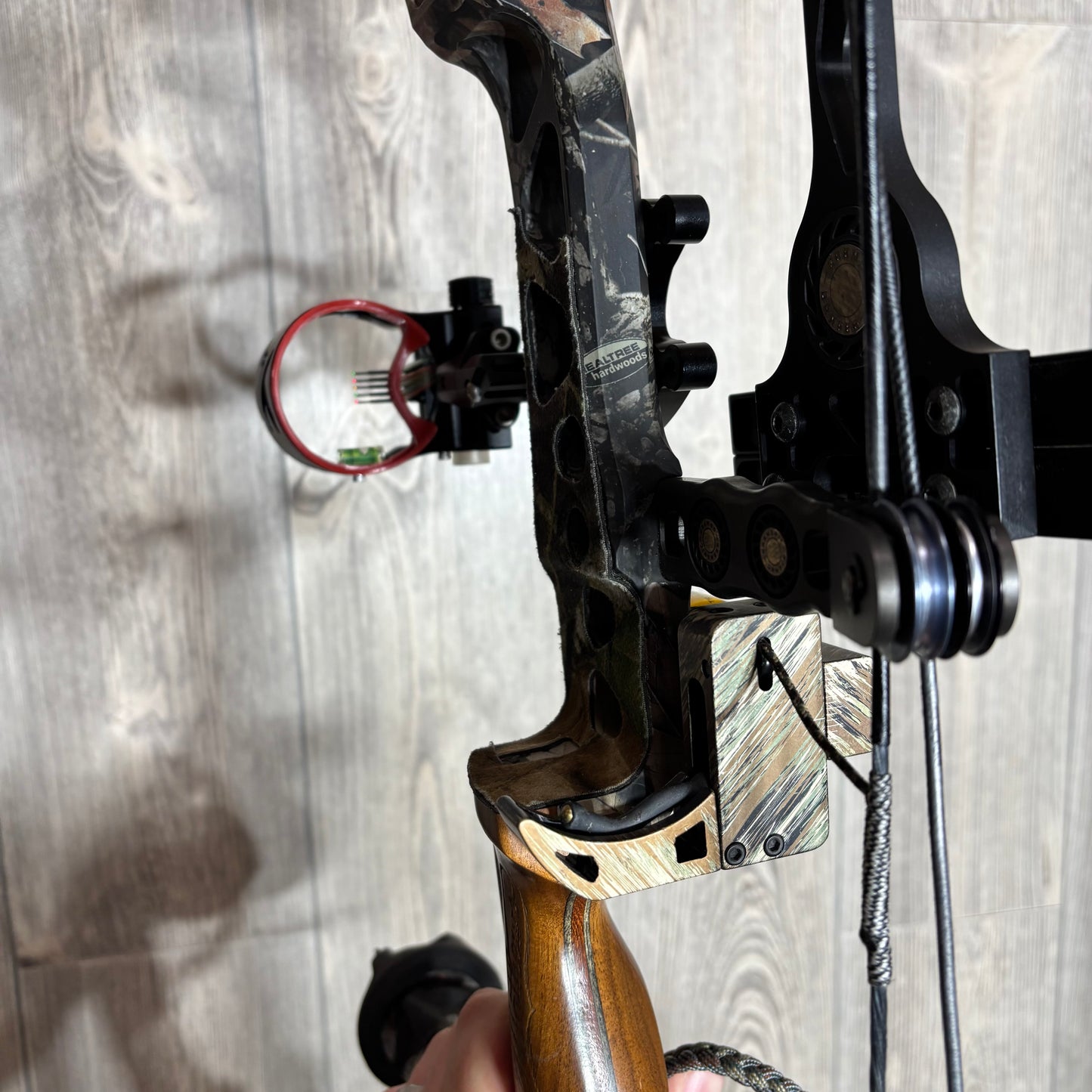 Used Mathews Switchback RH 26" 70lb Camo Package