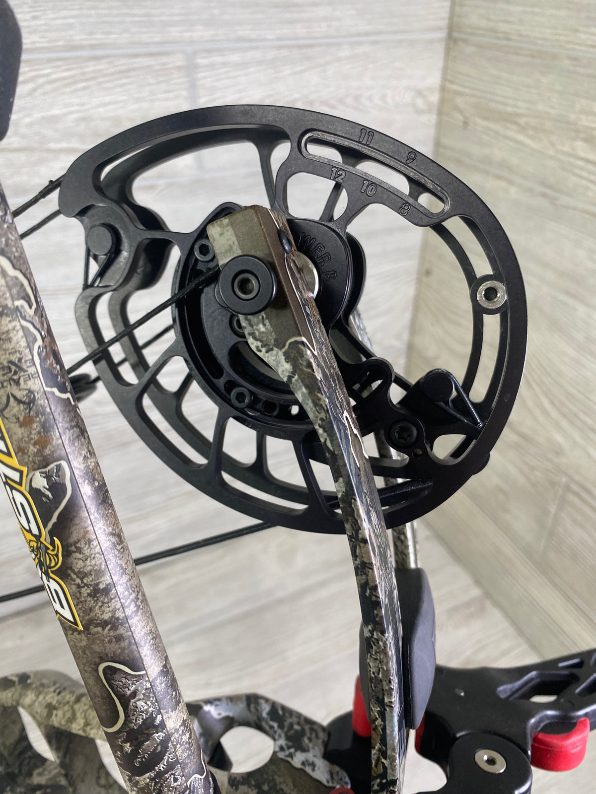 Prime Black 3 60-70# 25.5-31" Right Handed Realtree Escape Loaded