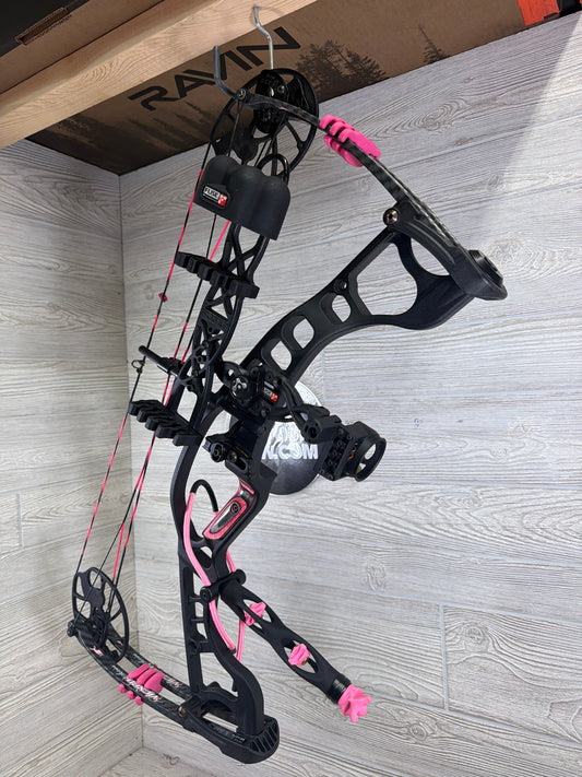 Used Hoyt Ignite Vixen Series RH Package Deal