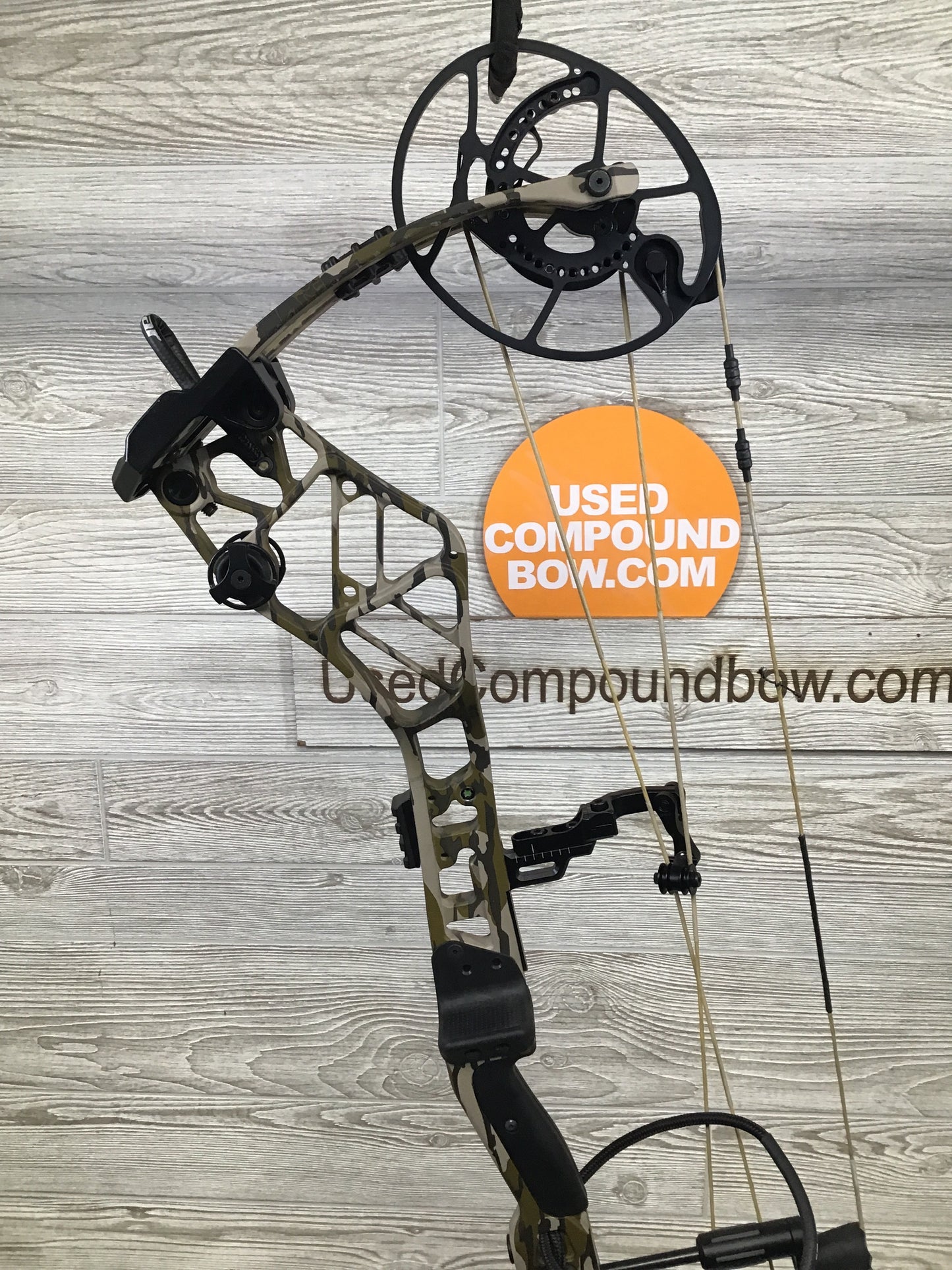 Brand New Bear Persist 60-70# right Handed Bottomlands