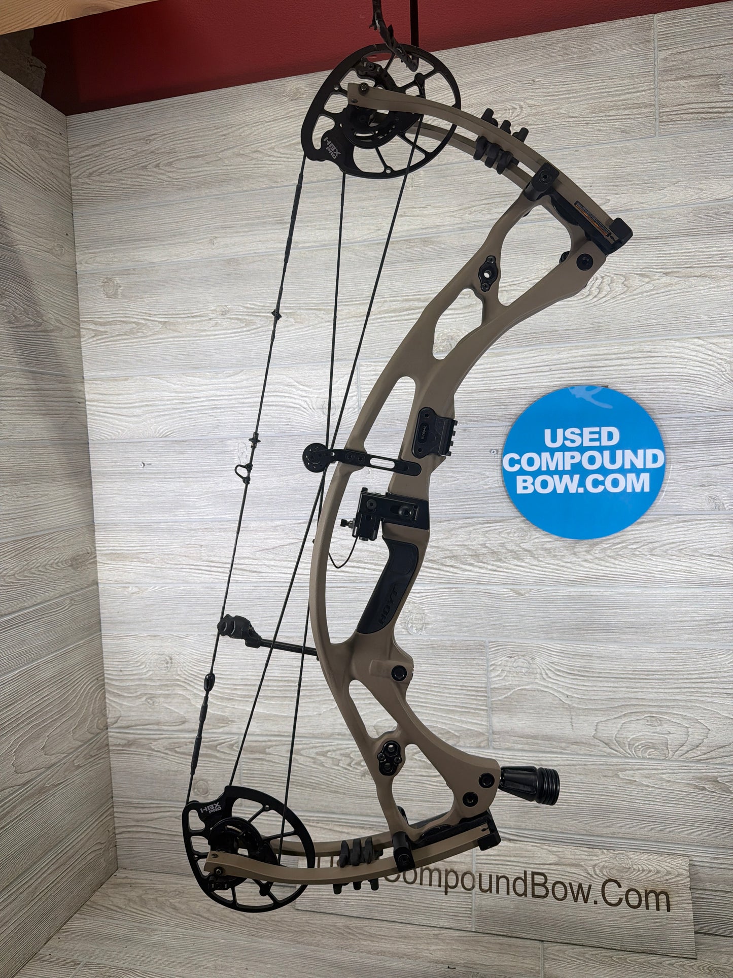 Used Hoyt Carbon RX-7 28.5" 70lb Right Hand Buckskin Bow w/Schaefer XV Rest