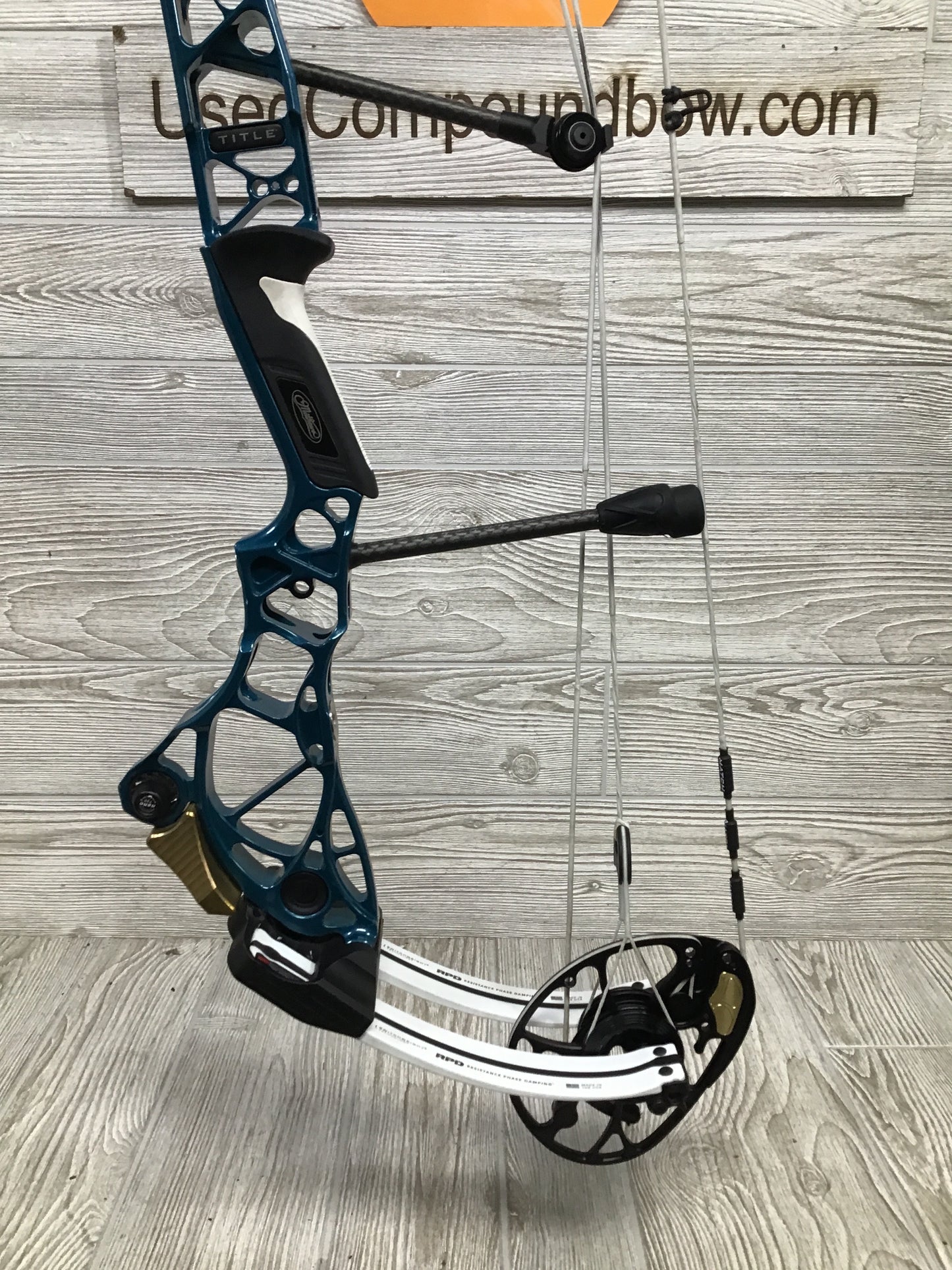 Mathews Title 34 Gen 2 right hand Teal Target bow