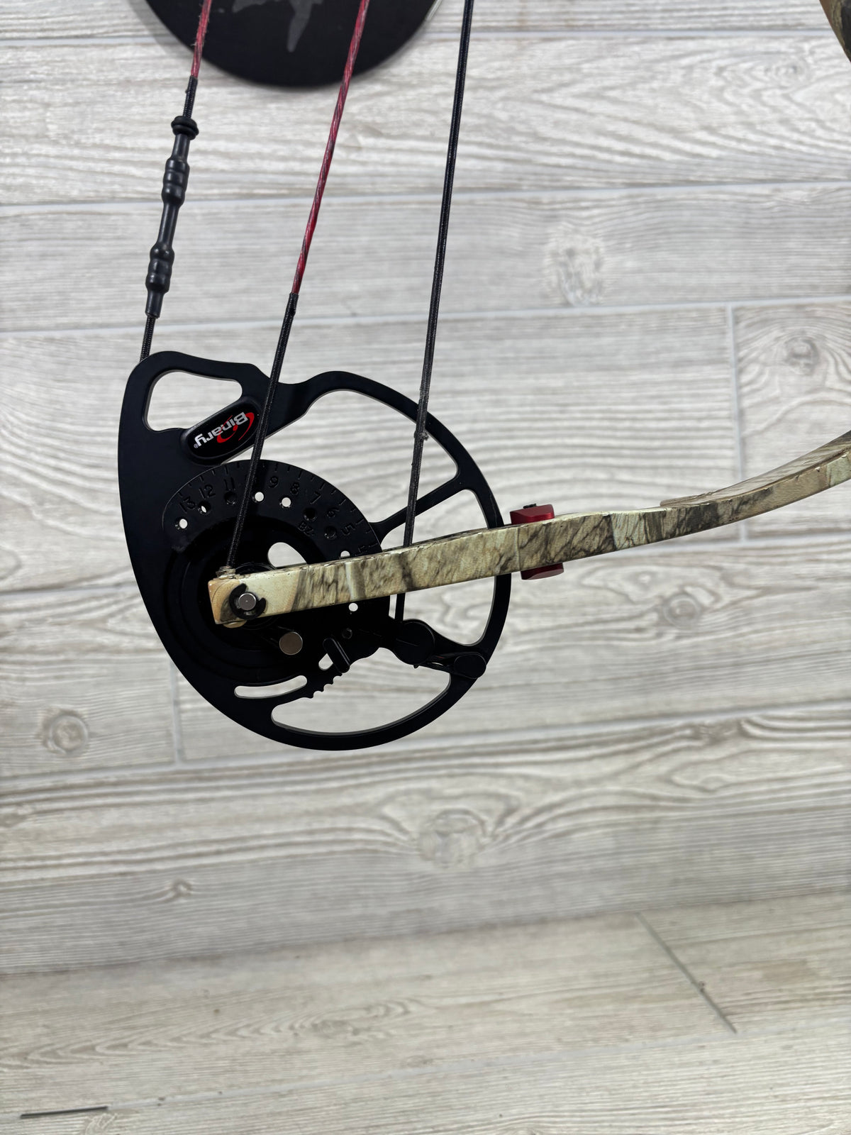 Bowtech Fuel Right Hand 18-30" 30-70lbs Camo