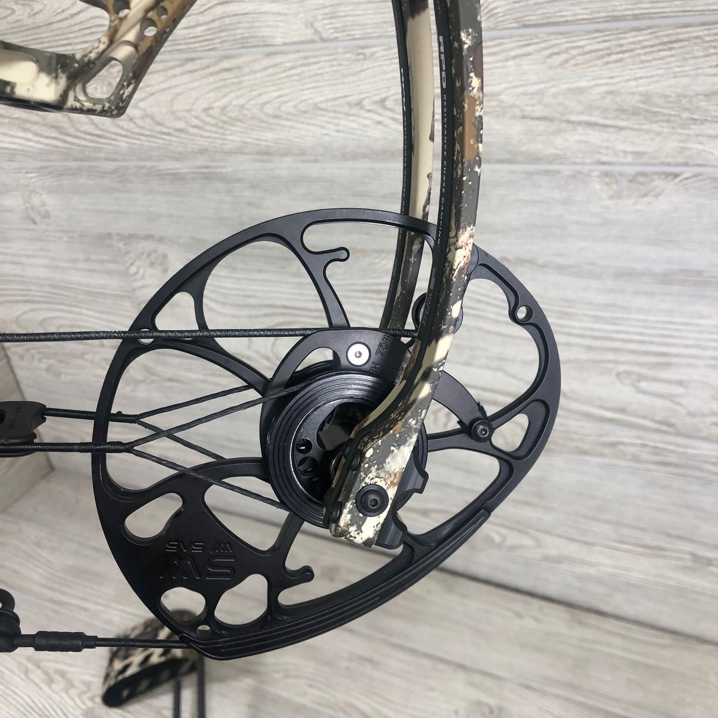 Used Mathews Phase4 29 RH Hand First Lite Camo with matching quiver