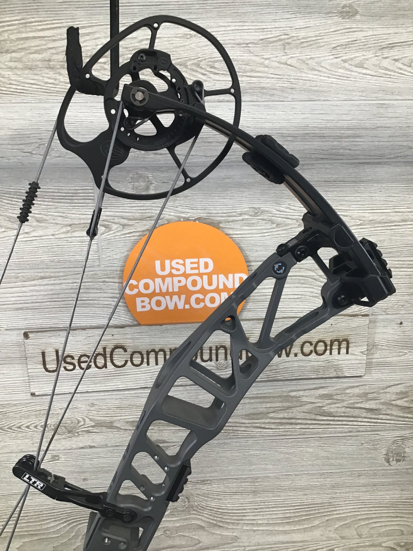 Elite Artus Right Handed Slate Gray 60-70lb