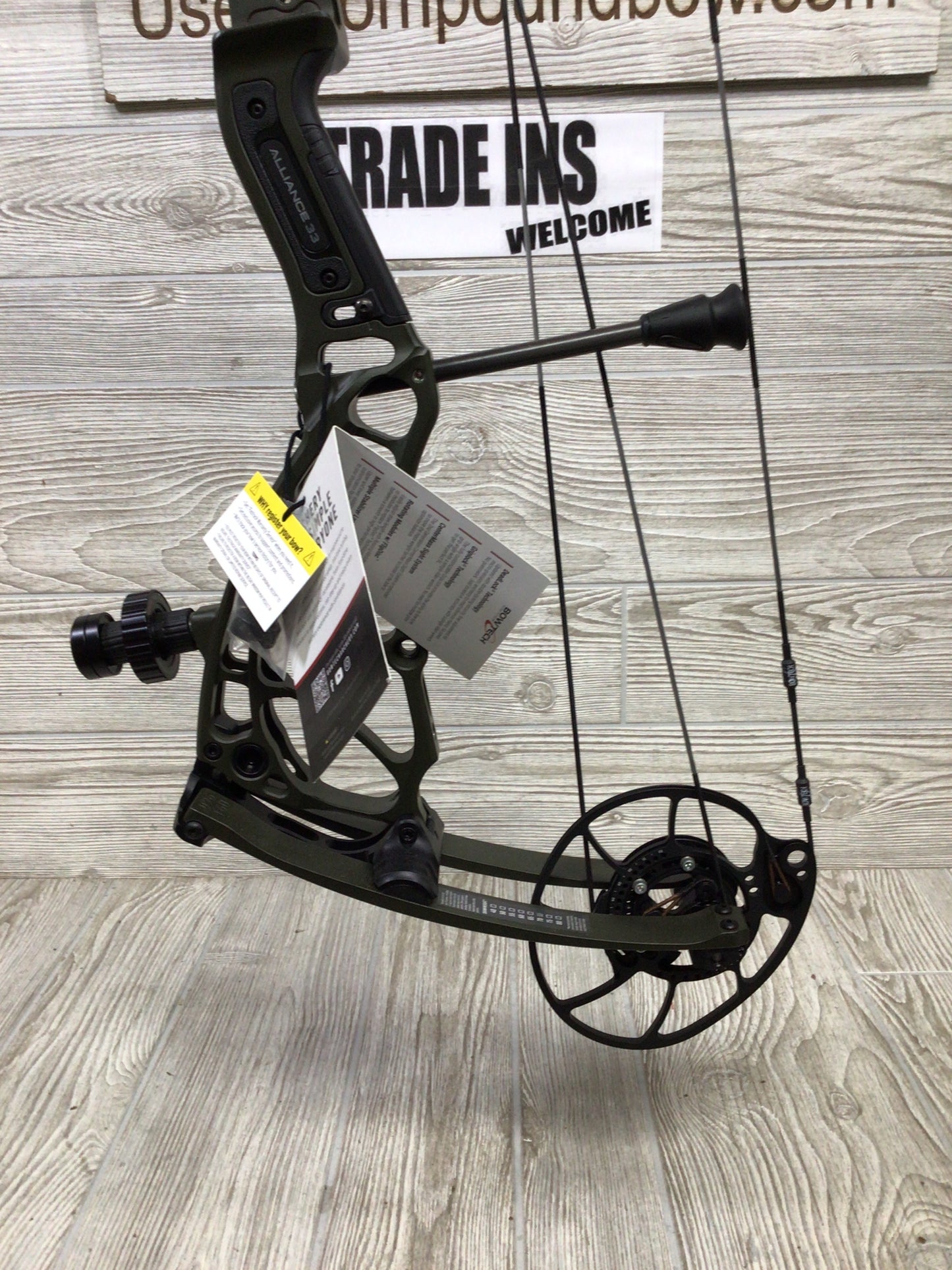 Bowtech Alliance 33 Right Handed 60-70# OD Green