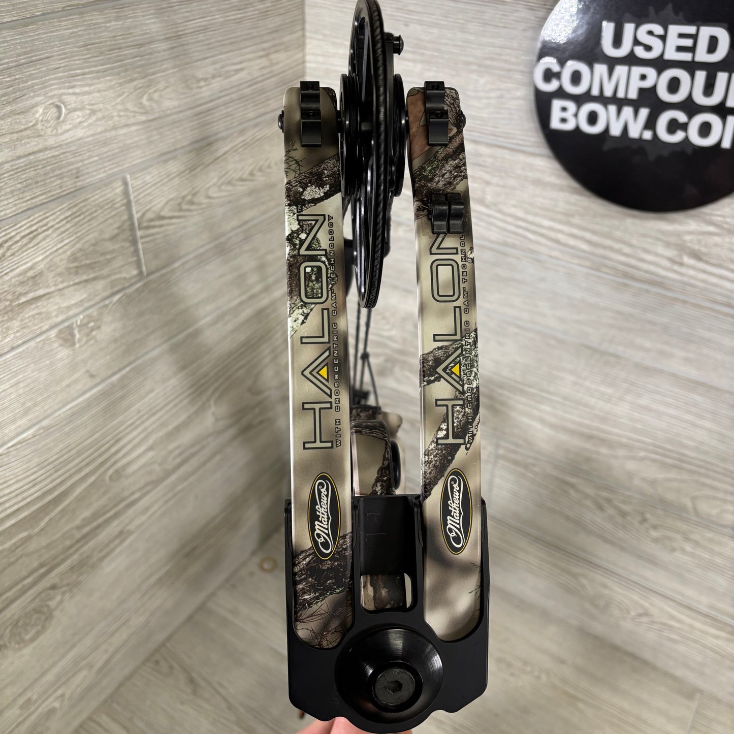 Used Mathews Halon 6 package Right Handed Camo 27.5"/70#