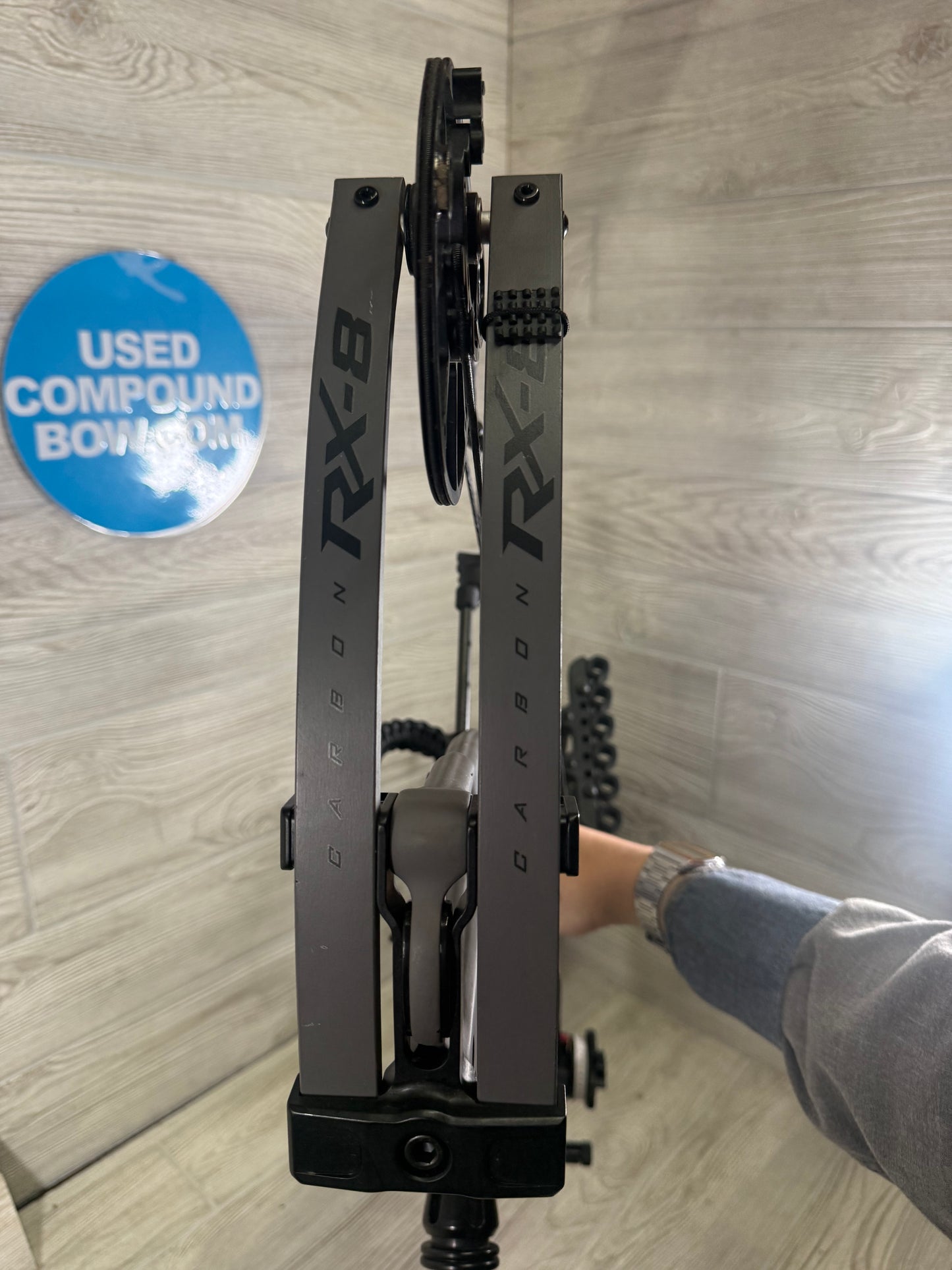 Hoyt RX-8 RH Tombstone Pkg 60-70# 27-32”