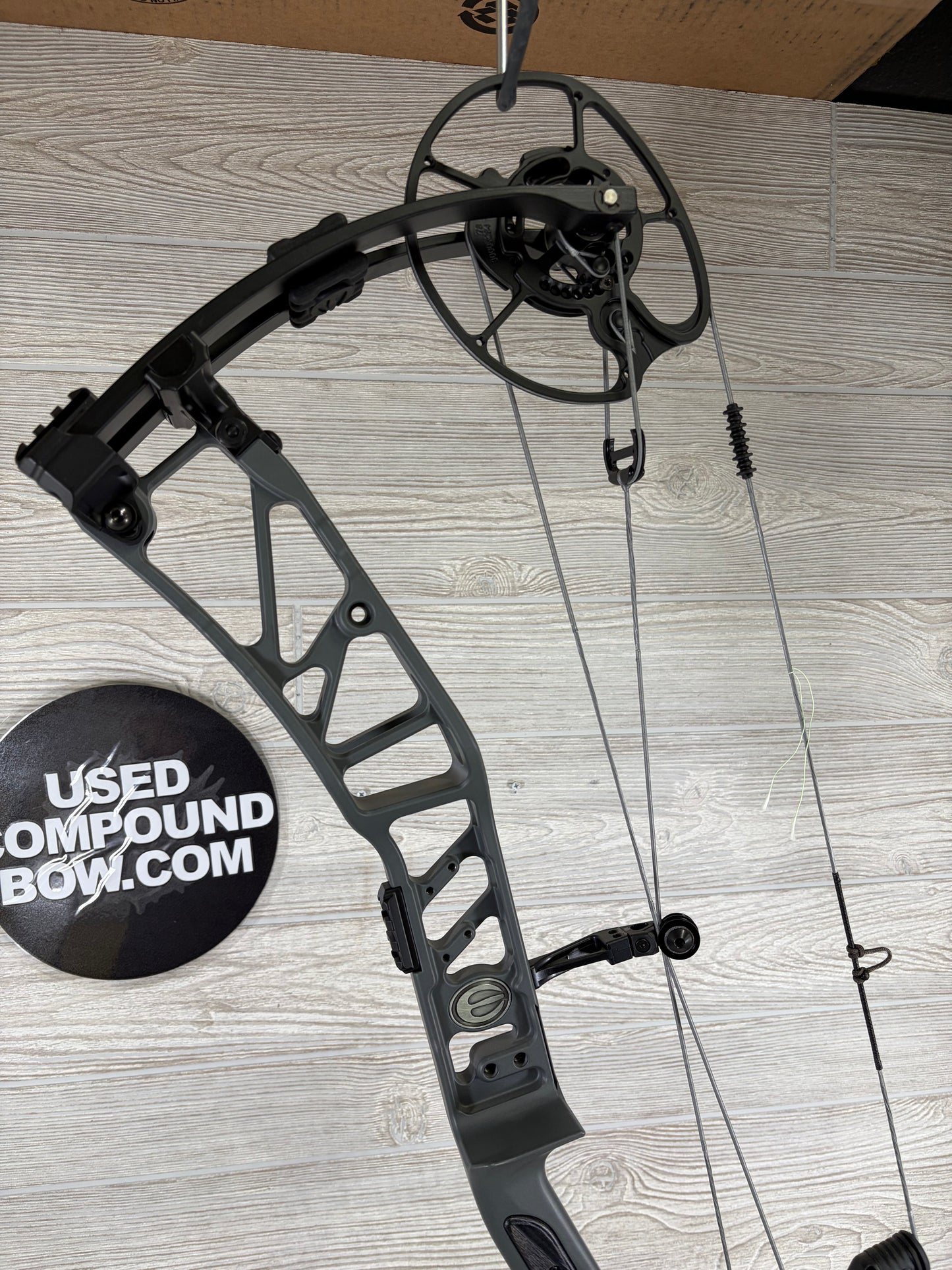 Elite Artus Right Handed Slate Gray 70lb