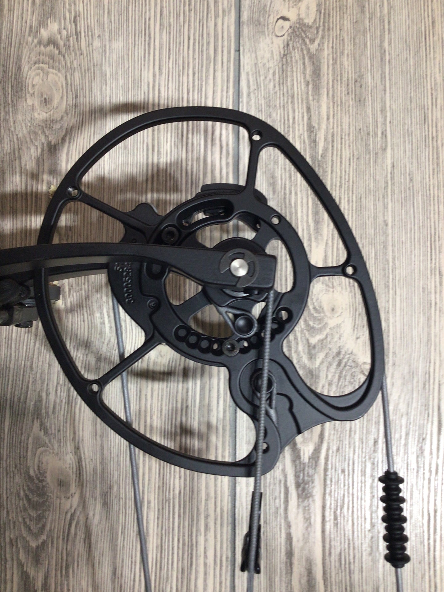 Elite Artus RH OD Green 70# Bow