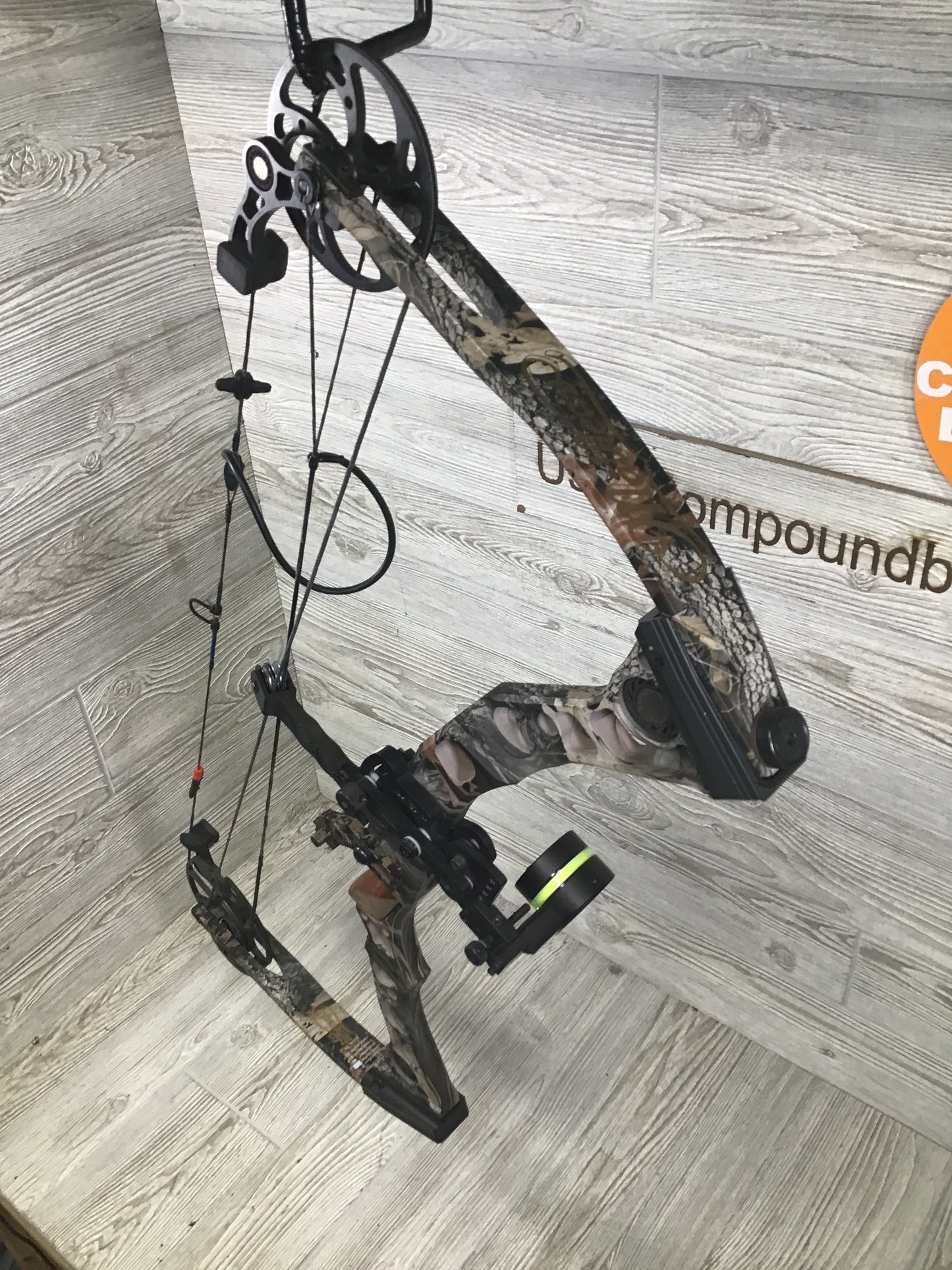 Mathews Switchback XT Right Handed 28" 50-60# Package Great condition