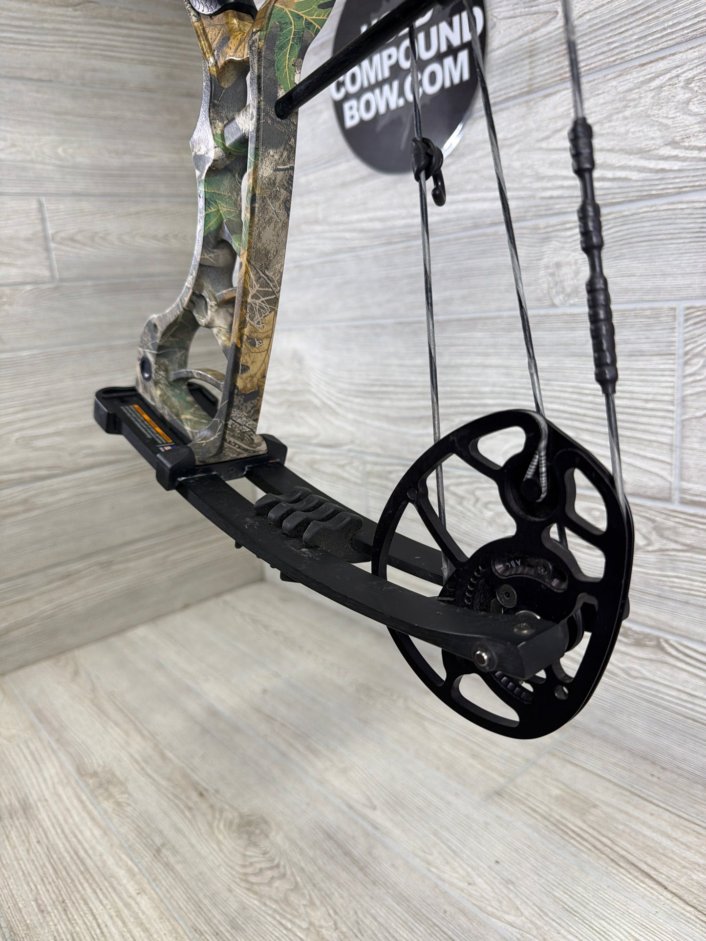 Used Hoyt Torrex Right Handed Realtree Edge 50-60# 26-30"