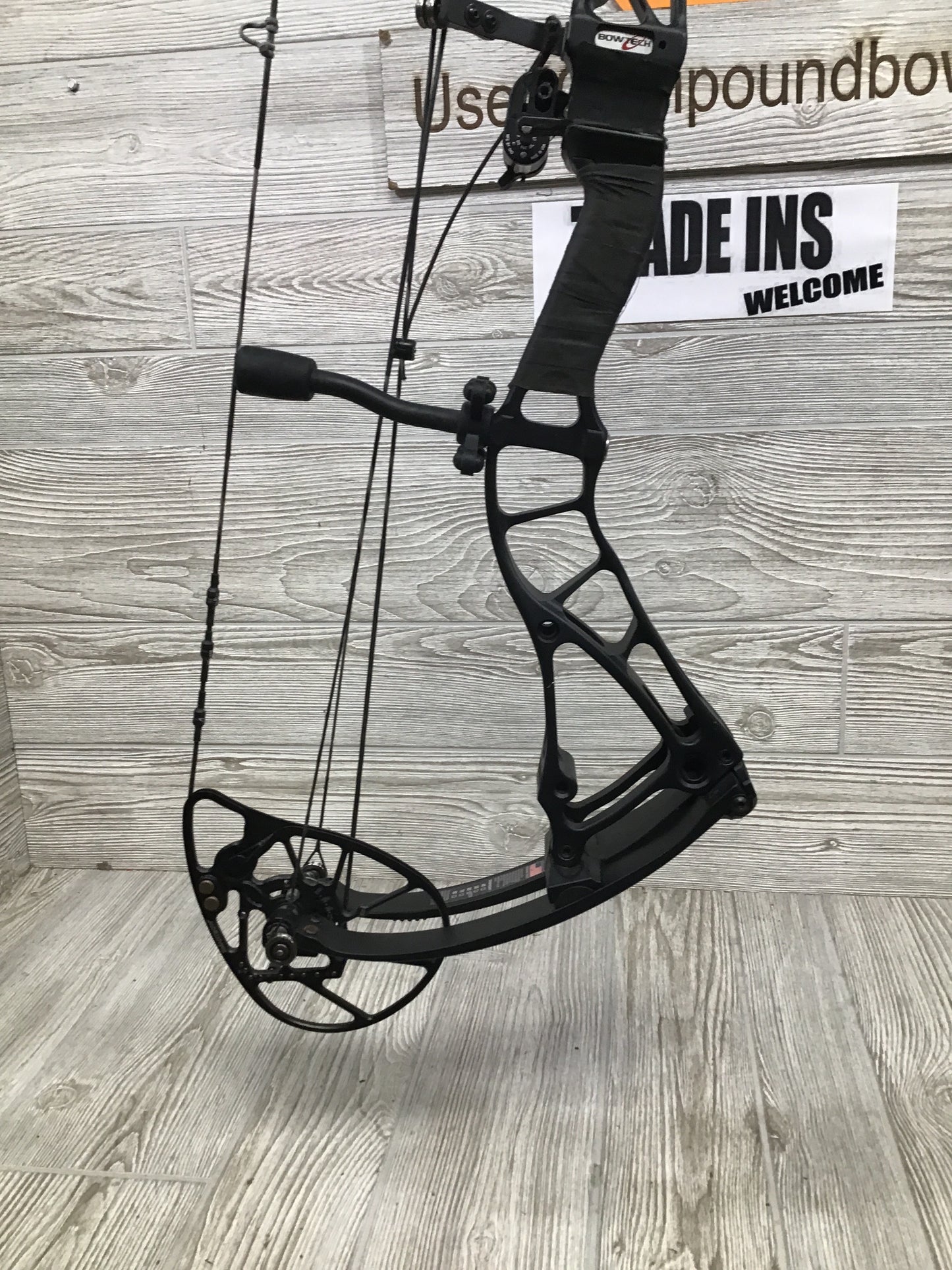 Used Bowtech Realm SR6 Left Hand Black 50-60#
