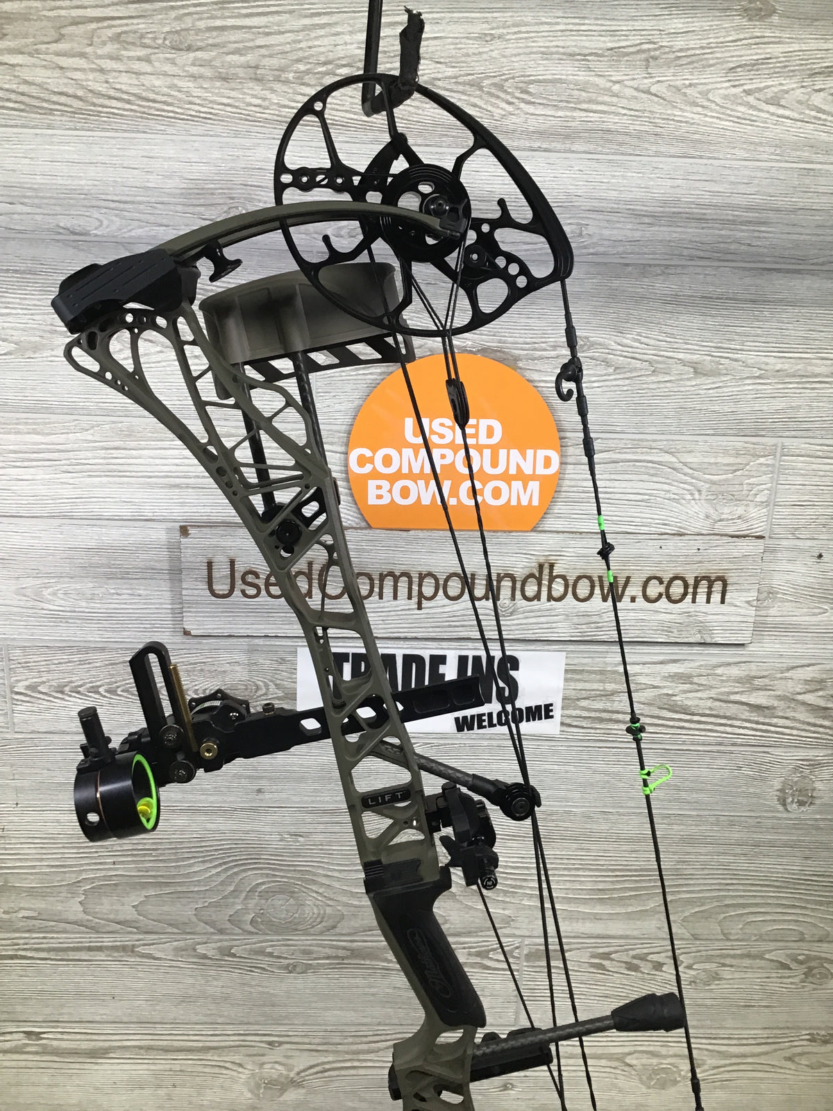 Used Mathews Lift 29.5 Green Ambush Right Handed PKG
