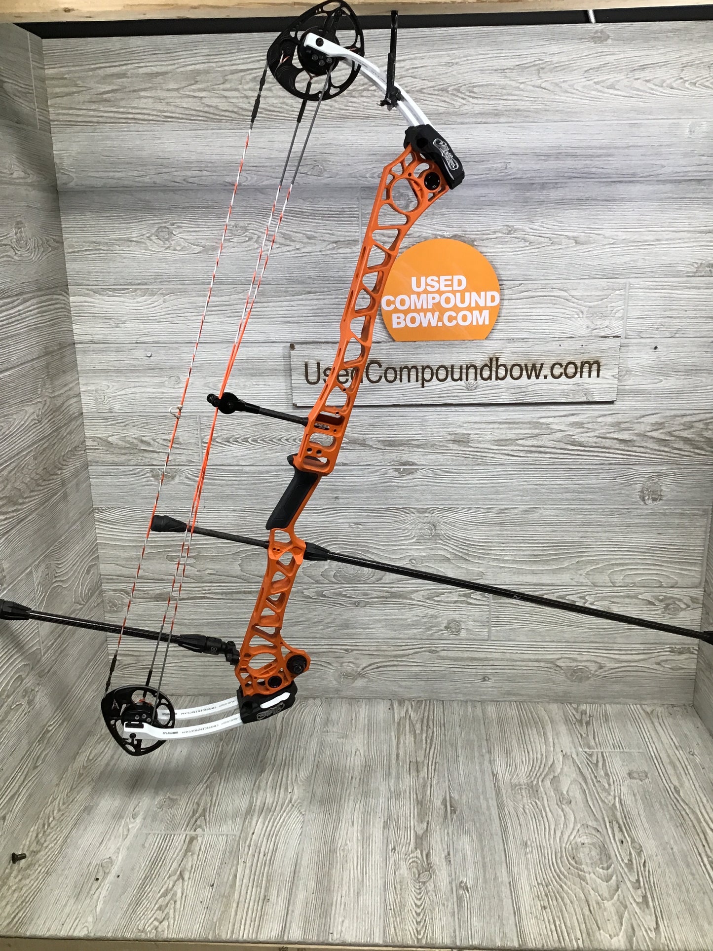 Used Mathews TRX 38 Gen 2 ORANGE 60lb 29"