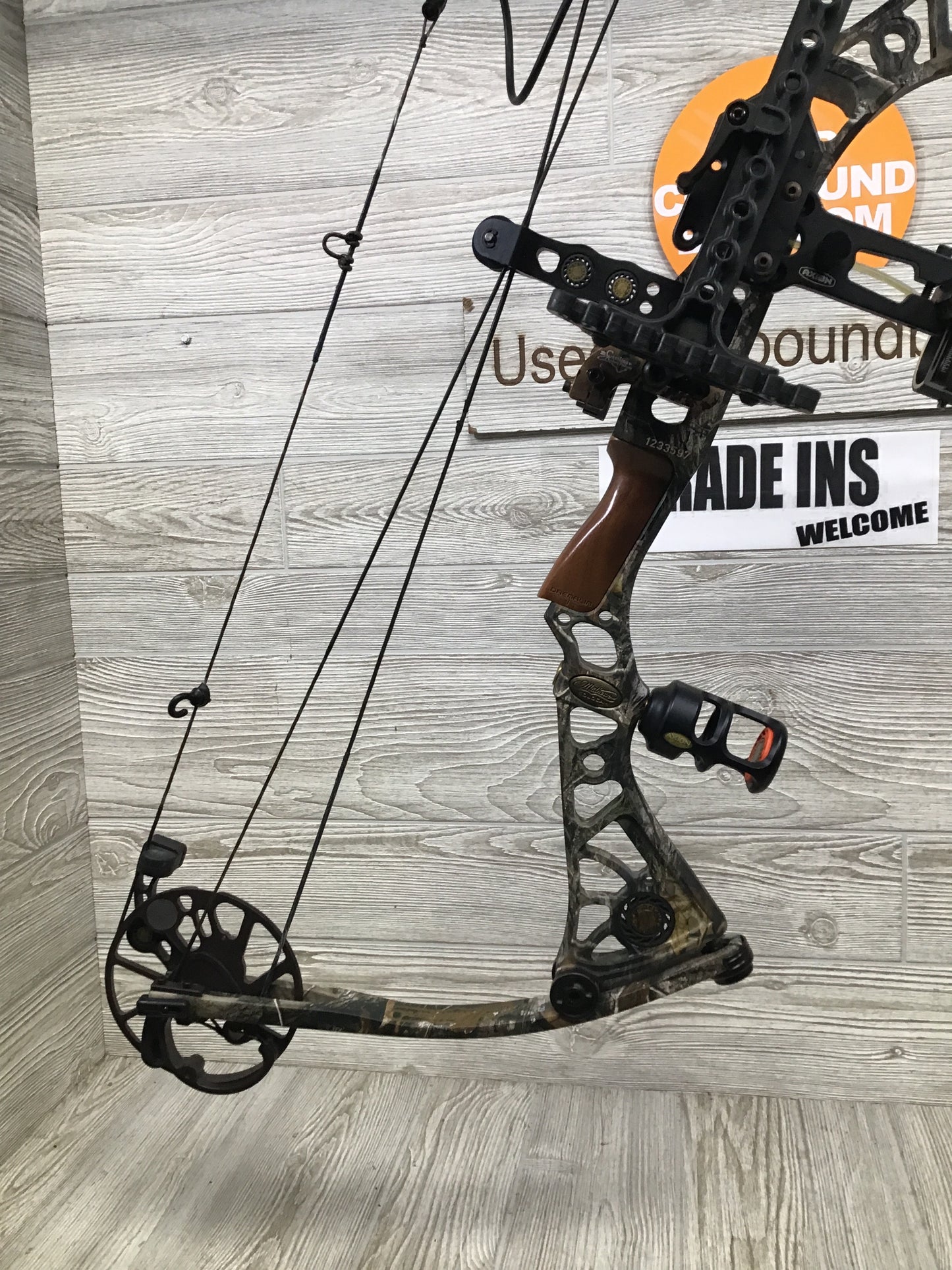 Used Mathews Drenalin 29" RH 60-70# PKG