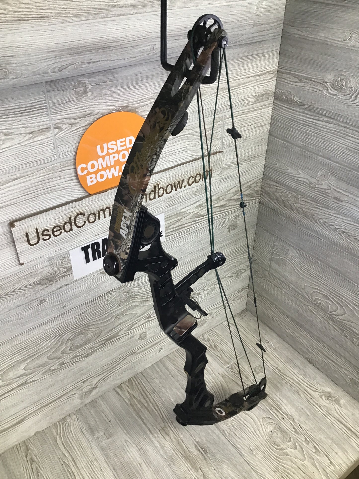 Used Mathews Apex 7 Right Handed Package 28.5-29" 50-60# black riser/Realtree limbs