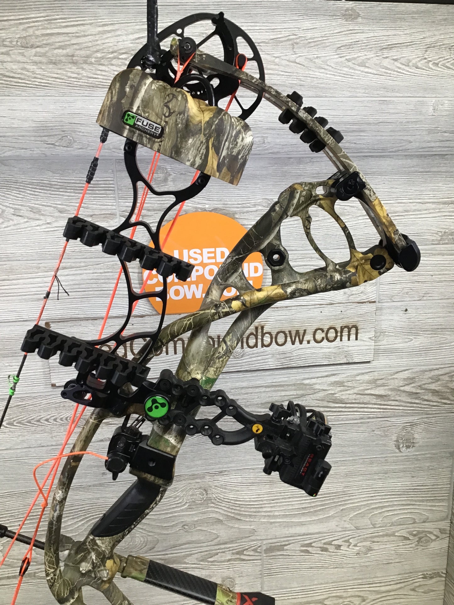 Hoyt Carbon RX-4 Alpha Right Handed package 55-65# 25-28" realtree