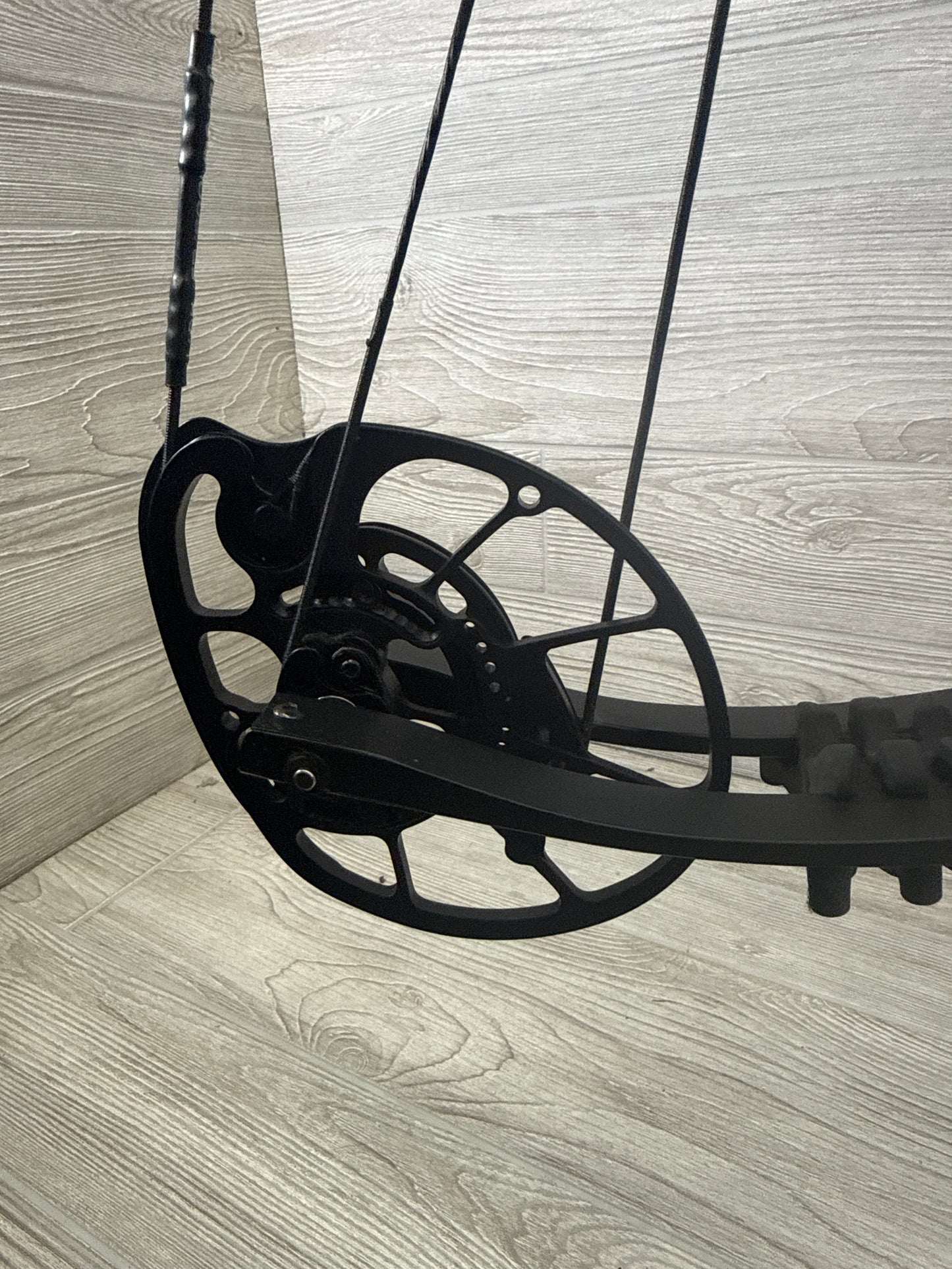 Hoyt VTM 31 Left Hand Burbon package