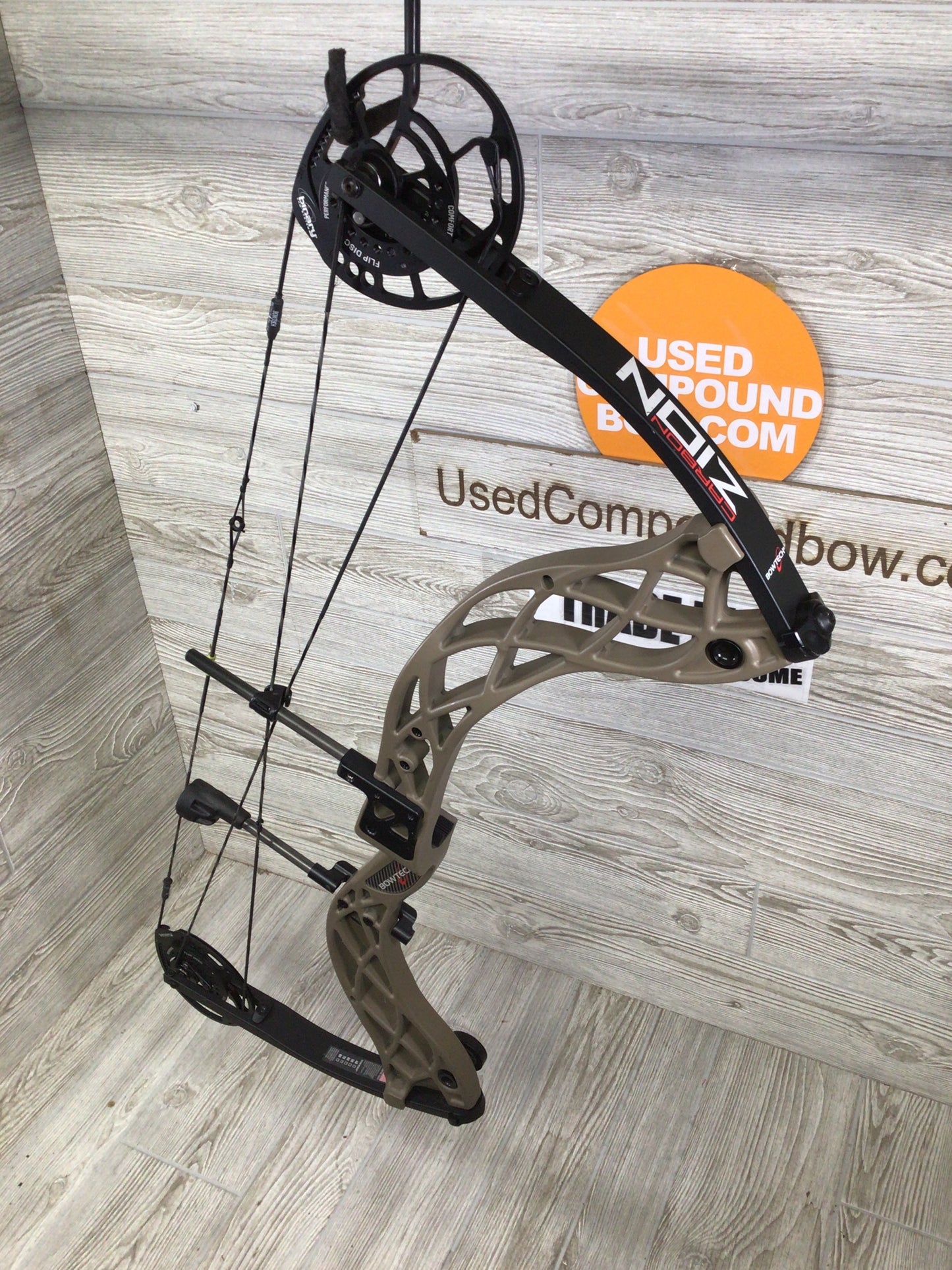 Bowtech Carbon Zion Right Handed Flat Dark Earth 60-70#