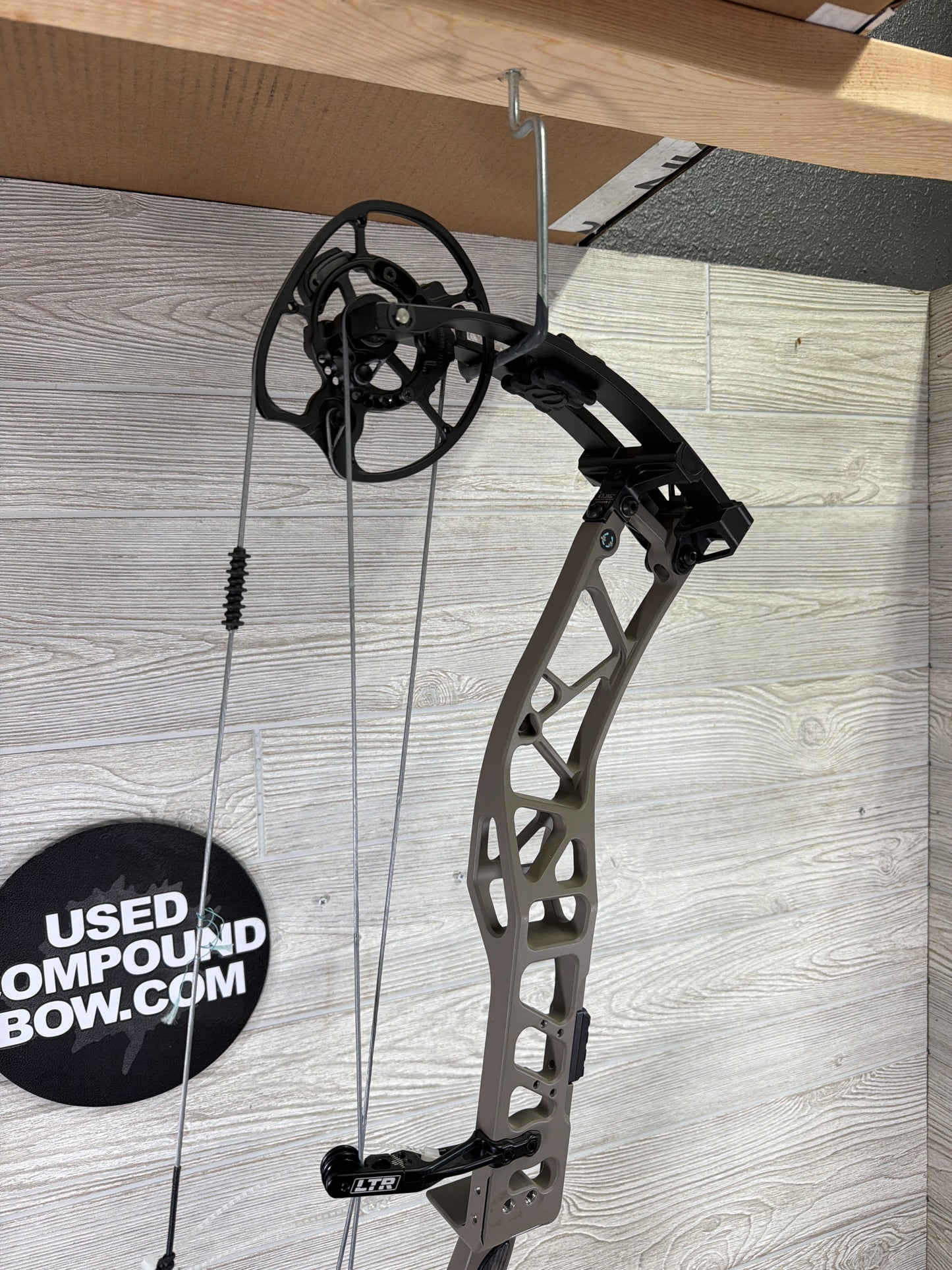 Elite Exalt 35 Right Handed Sienna Brown 24.5-30" 60-70#