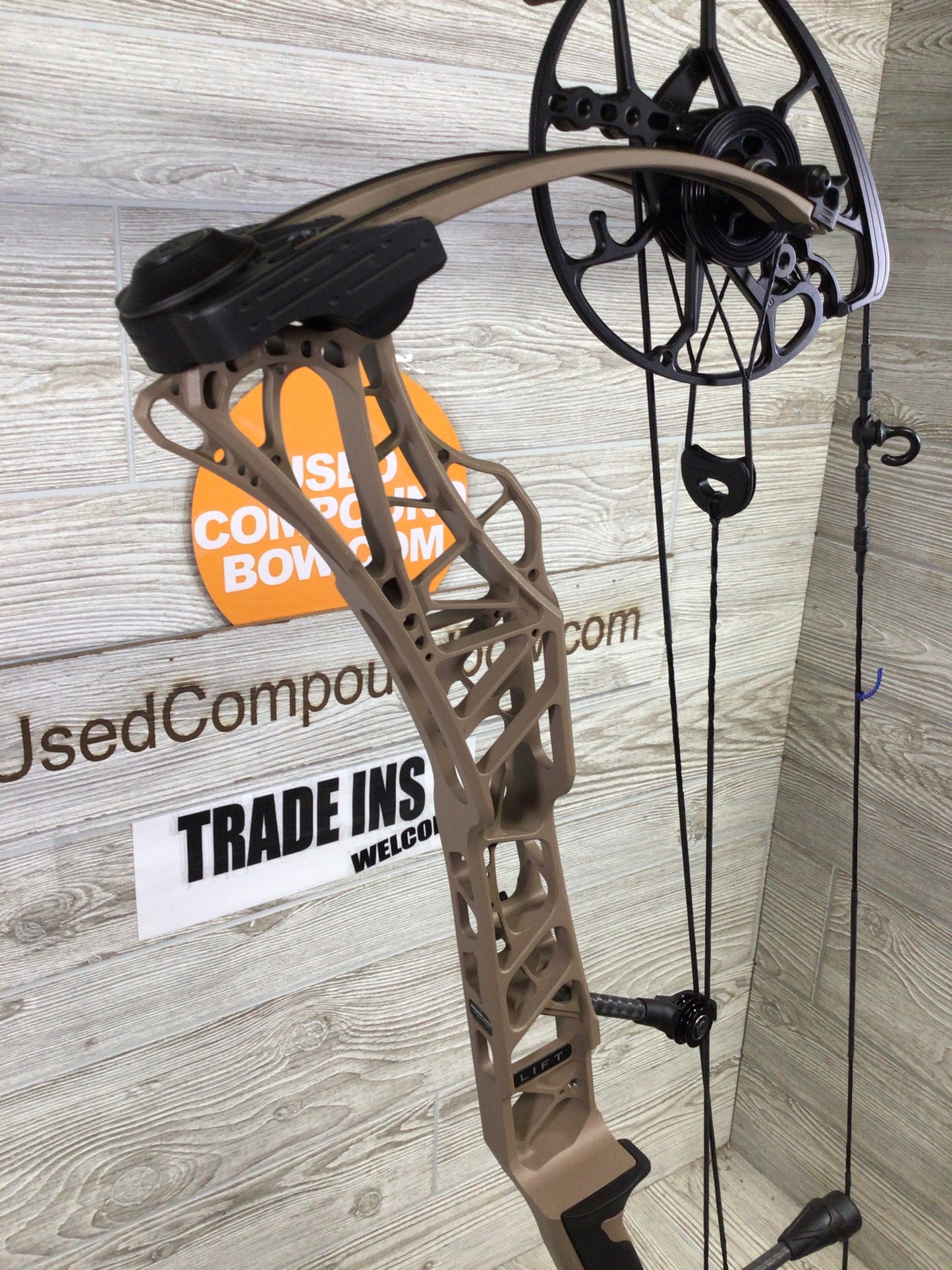 Used Mathews Lift X 29.5 Right Hand Earth 28.5/60#