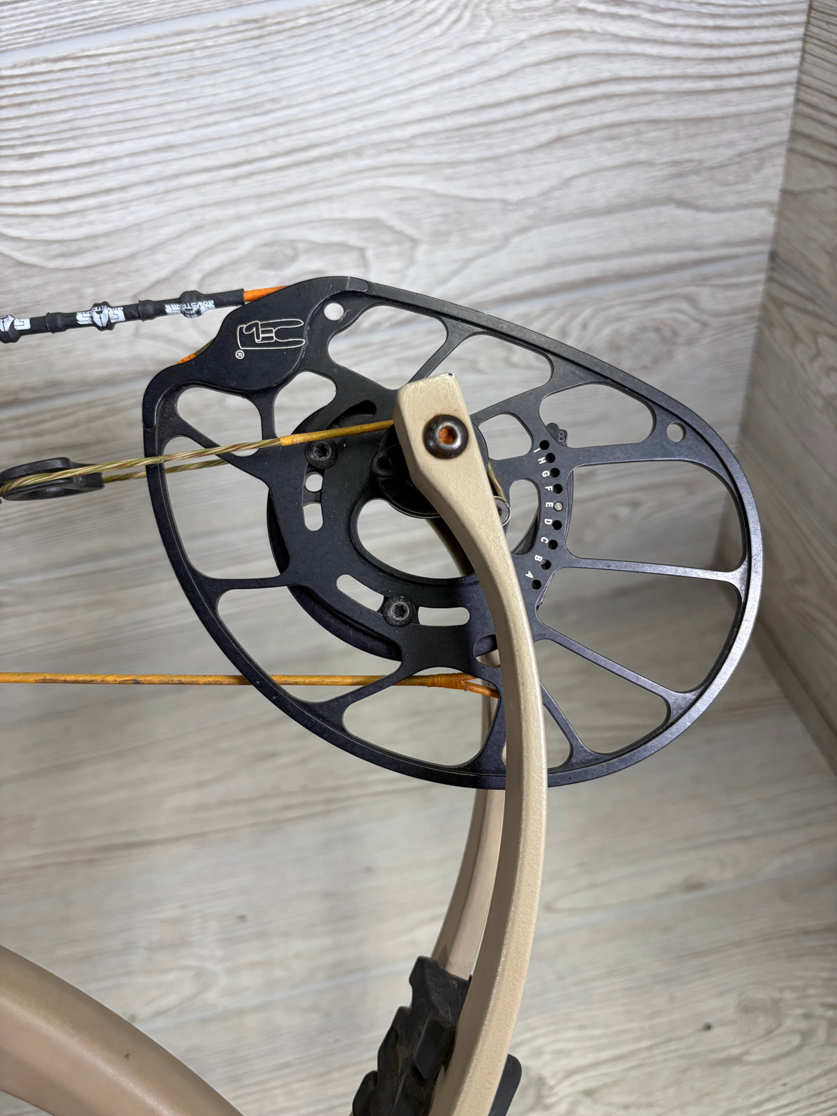 Used PSE Nock 30 ES Right Hand 70-80lb 27-31"