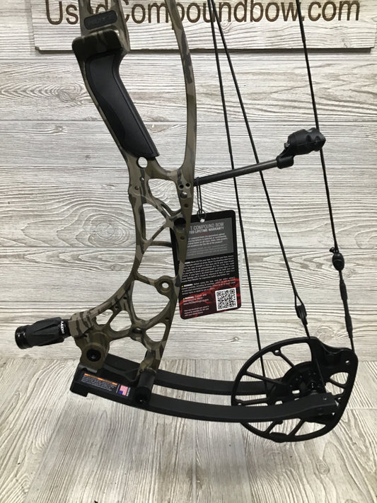 New Hoyt AX-32 29" 70lb Right Hand Bottomlands Riser/ Black limbs