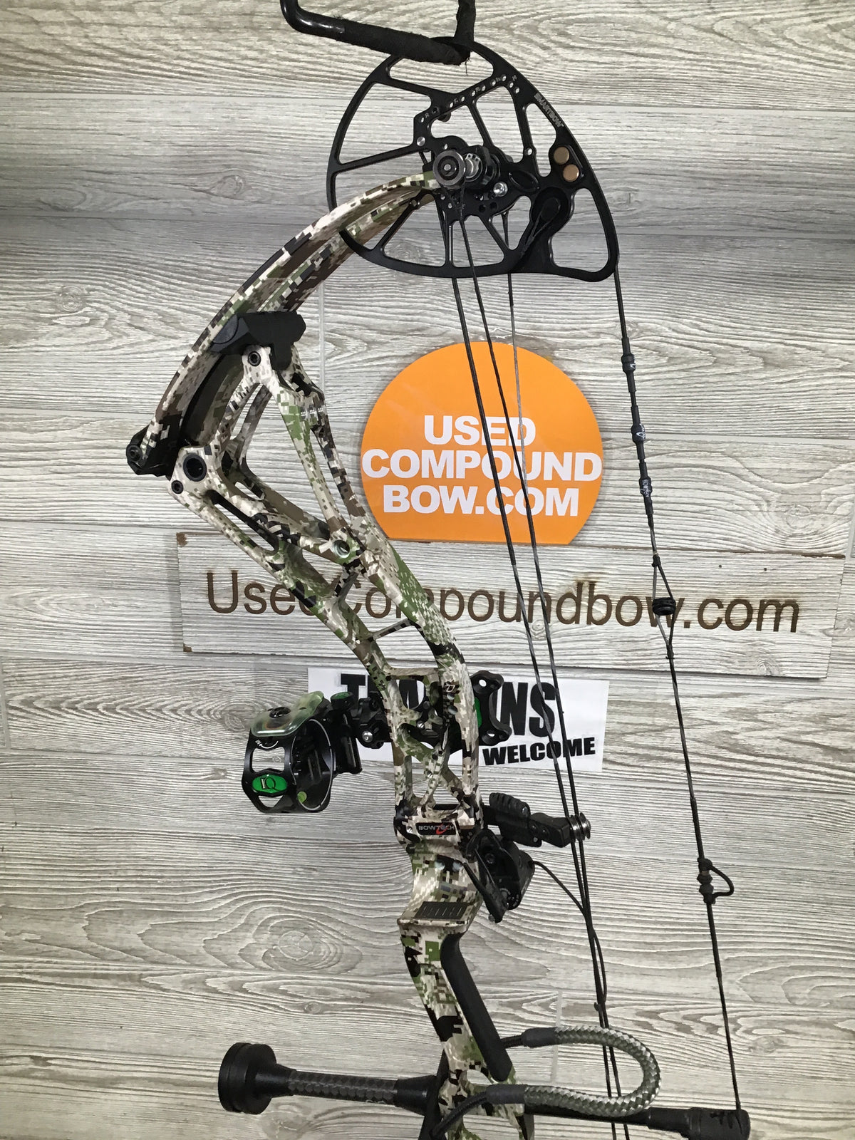 Used Bowtech Realm SR6 29.5 60lb RH Hand Subalpine Bow Package