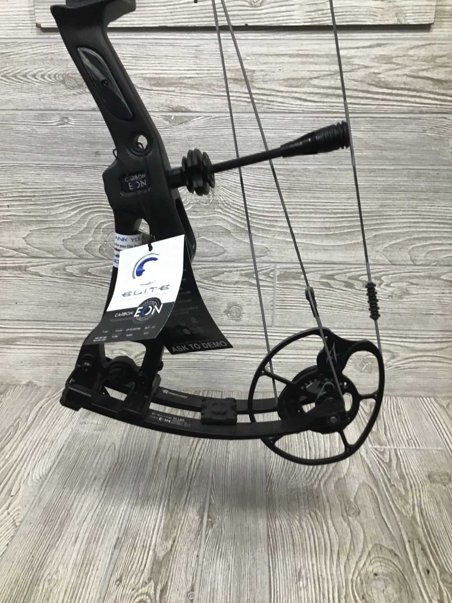Elite Carbon Eon Black RH 60-70lbs 25.5-31"