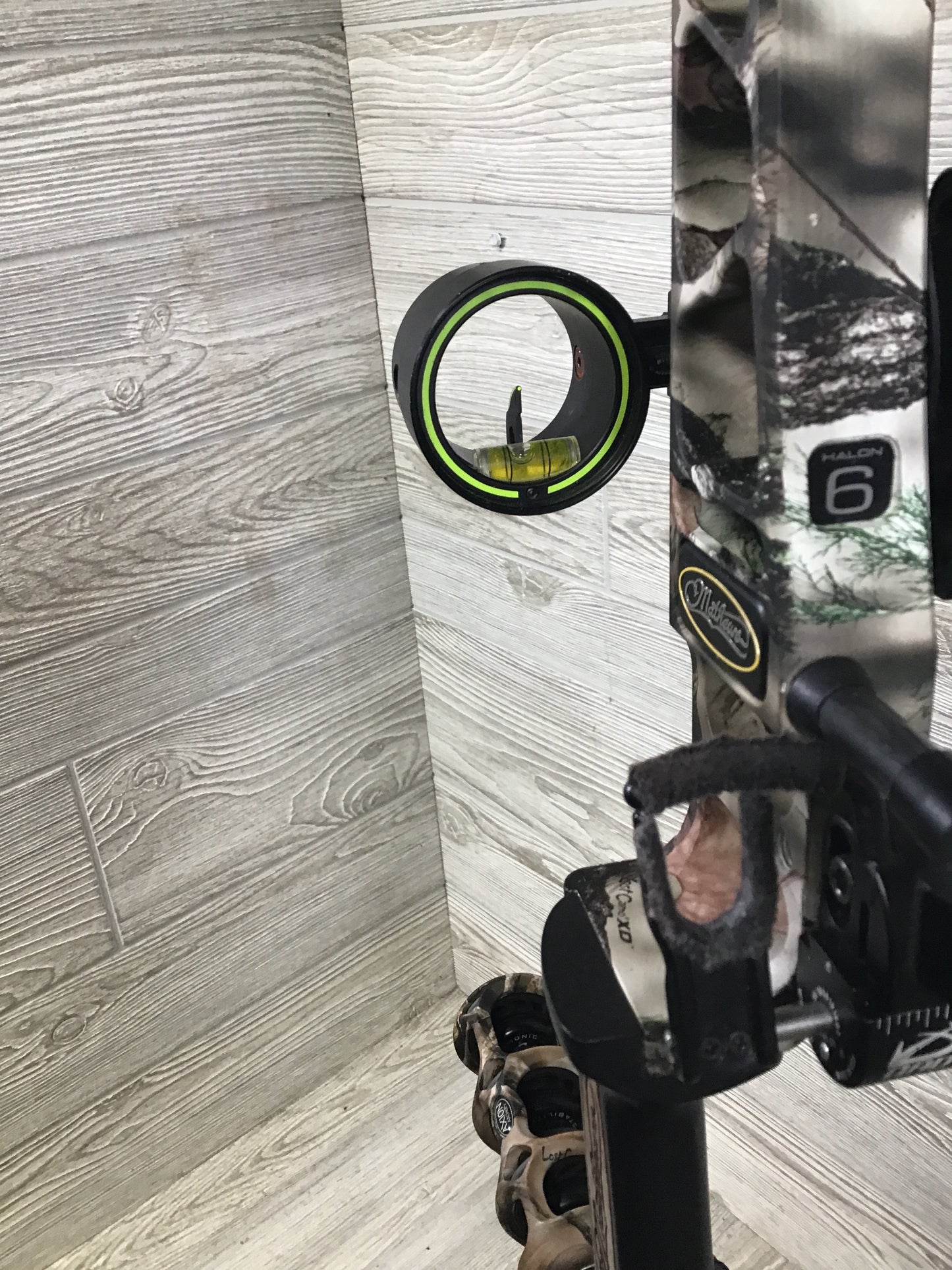 Used Mathews Halon 6 RH 27"/70# Lost Camo