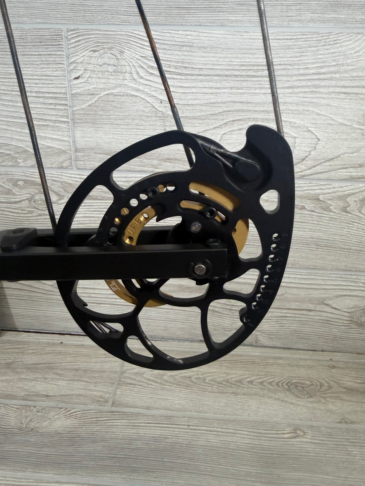 Used Bowtech Carbon Icon 28" 70lb Stealth Gray Right Hand