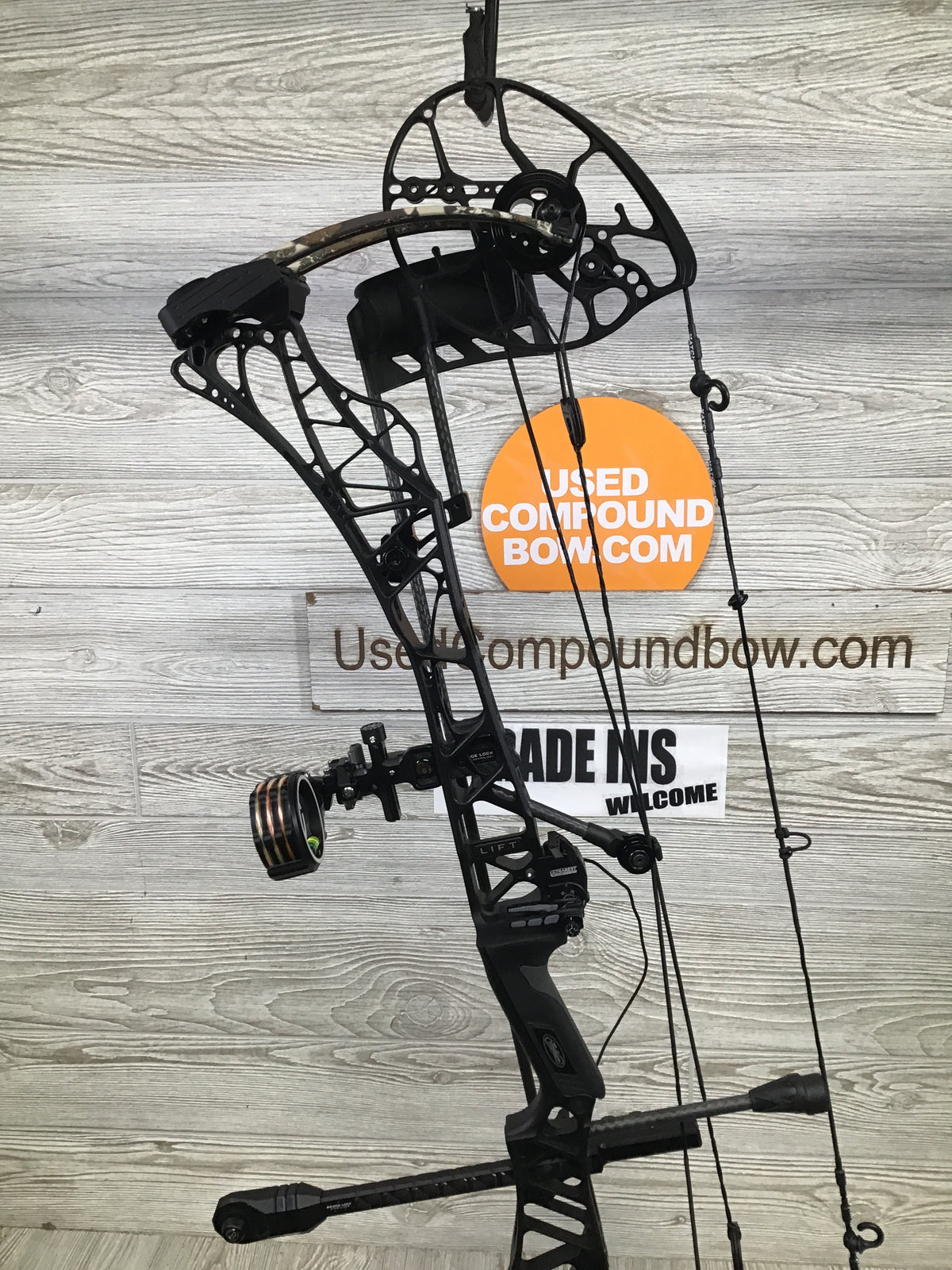 Used Mathews Lift X 29.5 Right Hand 29"/70# Black Riser/First Lite Limb Loaded pkg
