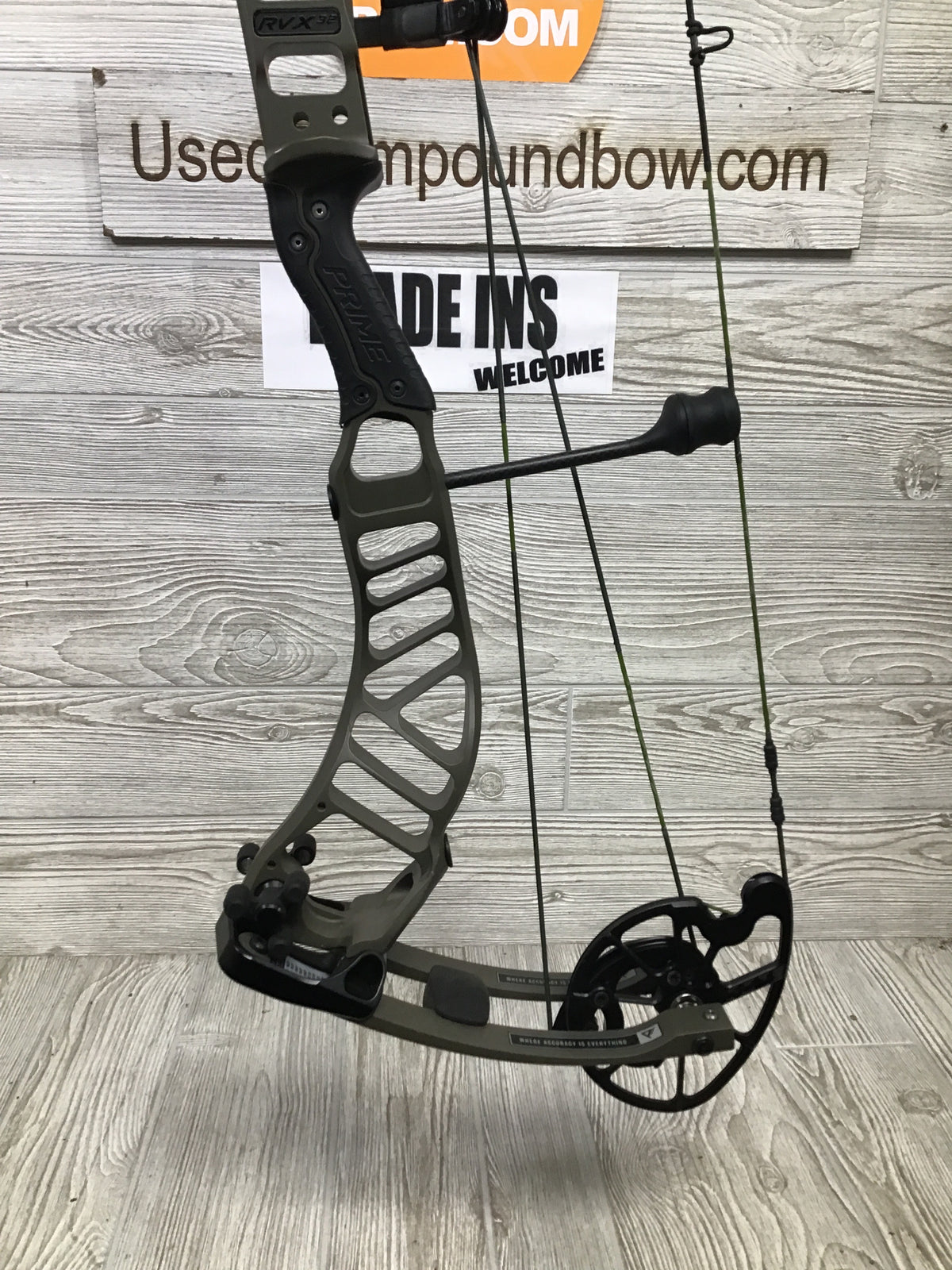 Used Prime RVX 32 Right Handed 60-70 Morel green.
