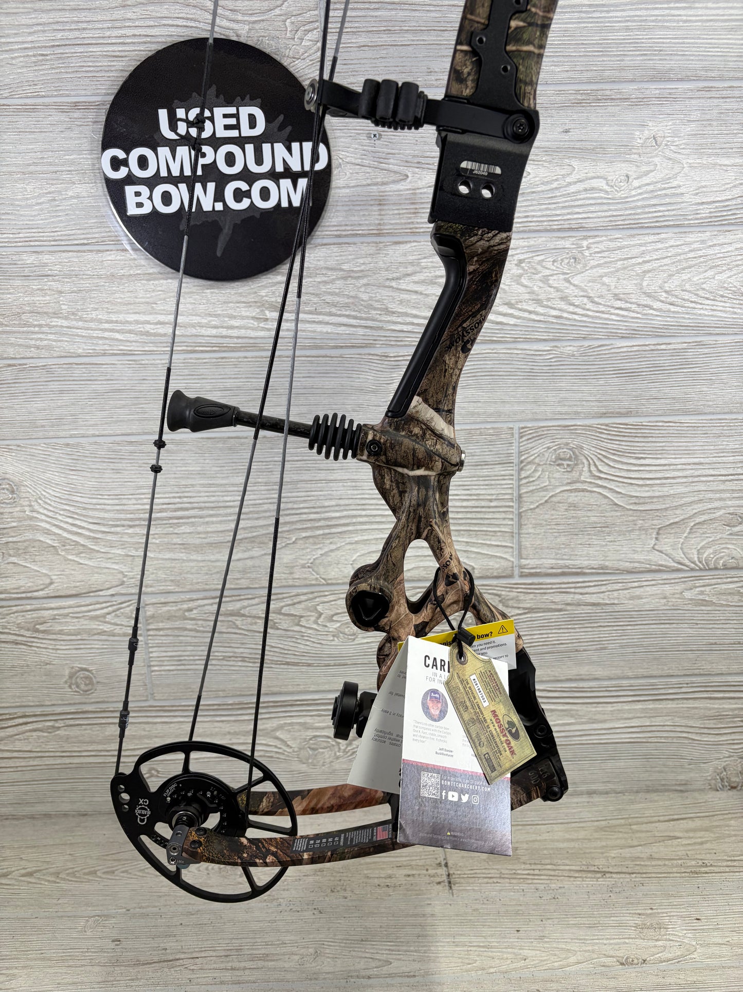 Bowtech Carbon One X 60-70# RH Mossy Oak New Bow