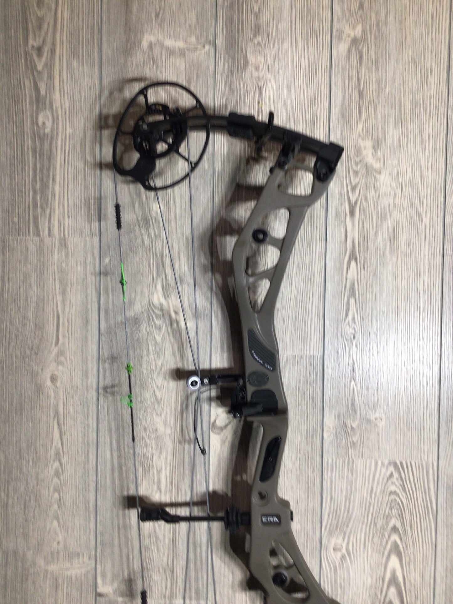 Elite Era Carbon Left Handed Mountain Tan 70# Bow PKG