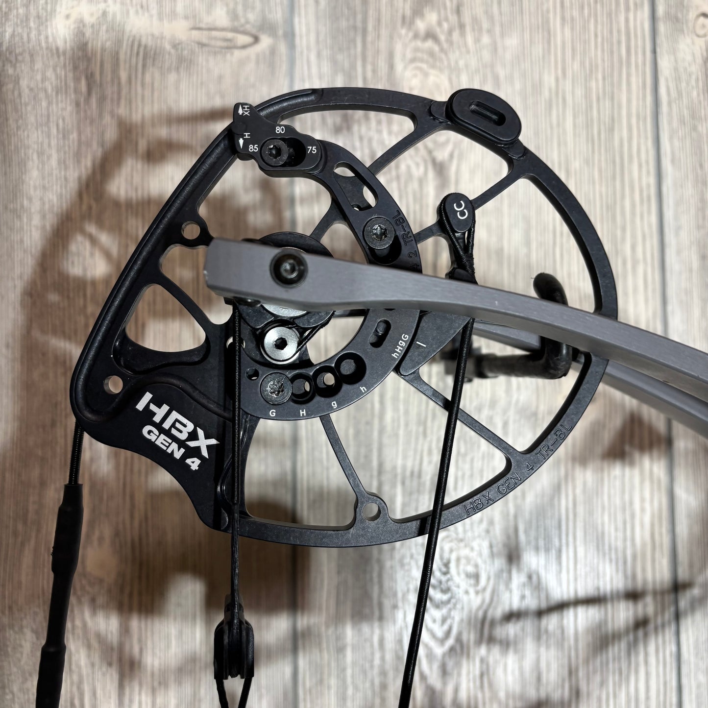 Used Hoyt Alpha AX-2 29 Tombstone RH 70lb Package