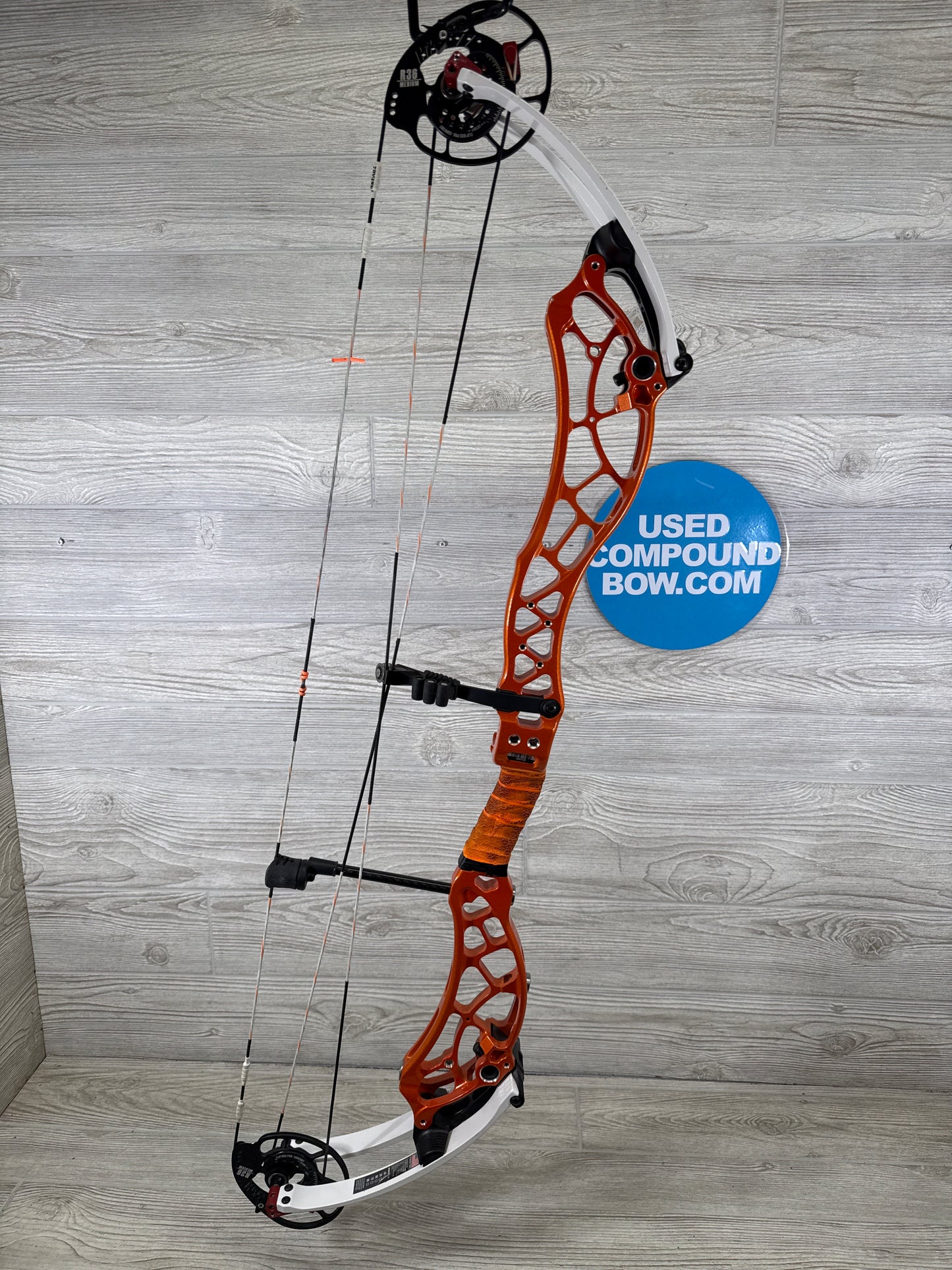Used Bowtech Reckoning Gen 2 36 rh Illusion Orange 70#