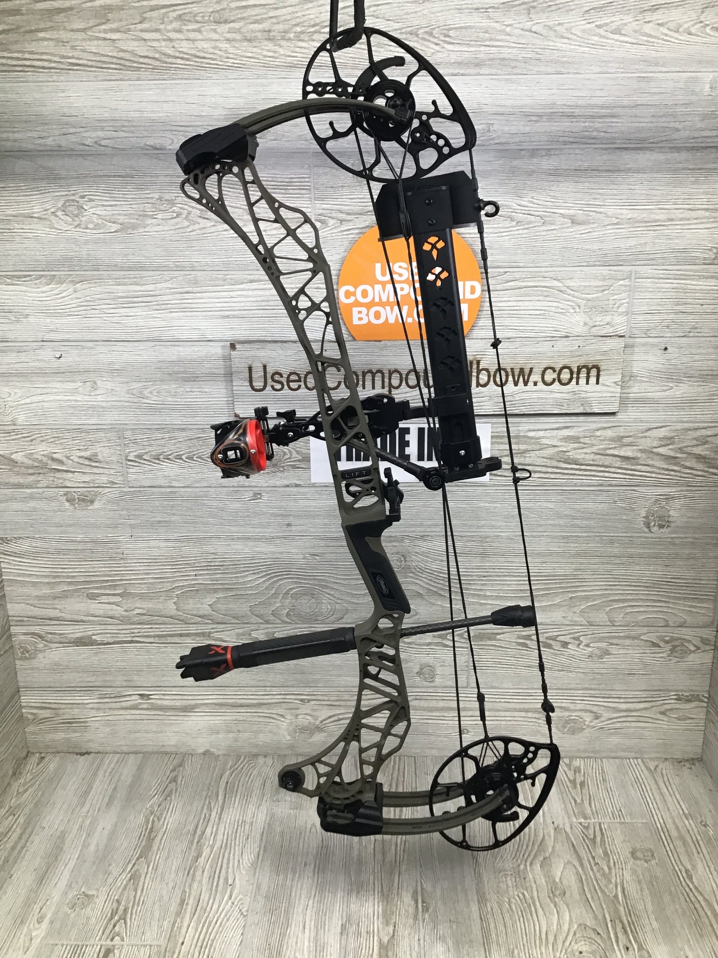 Used Mathews Lift X 29.5 Right Hand Ambush Green 26.5"/70# Package